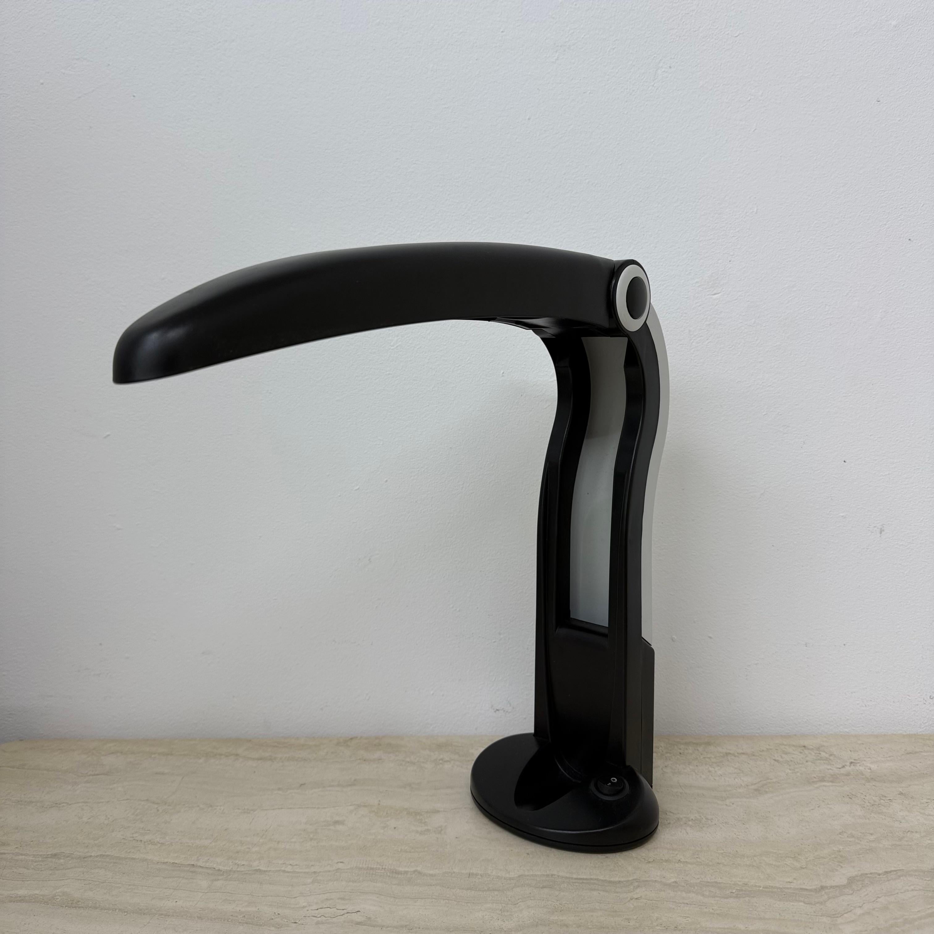 Lámpara de mesa Tucán de mediados de siglo de H. T. Huang, años 80 en venta 4
