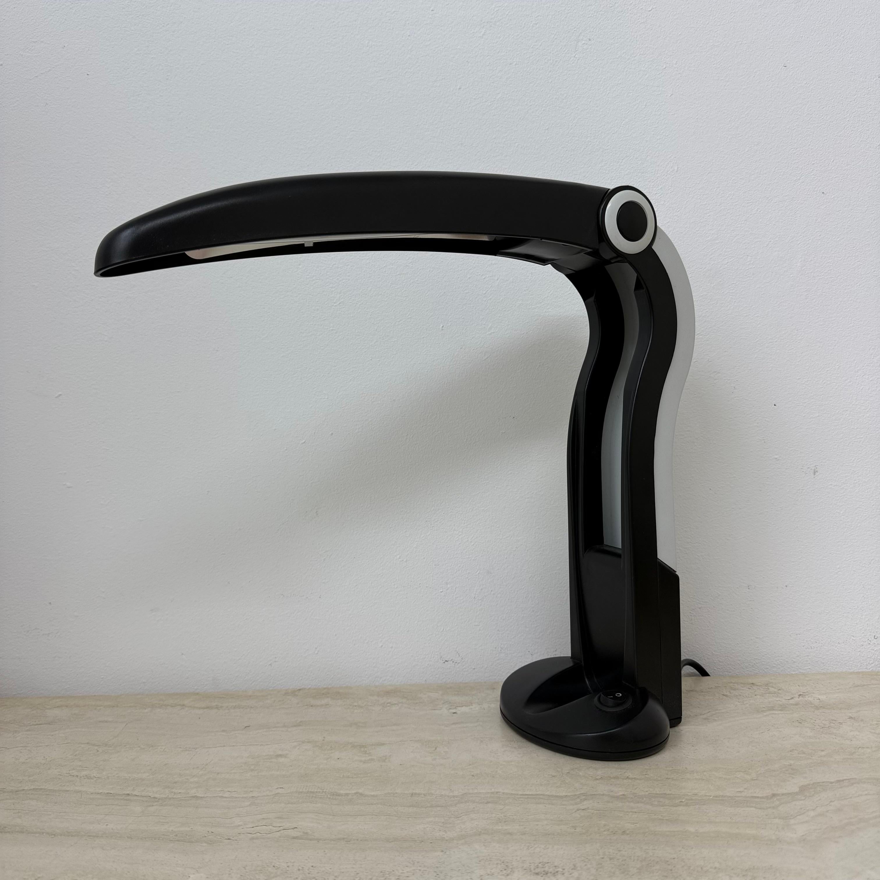 Lámpara de mesa Tucán de mediados de siglo de H. T. Huang, años 80 finales del siglo XX en venta
