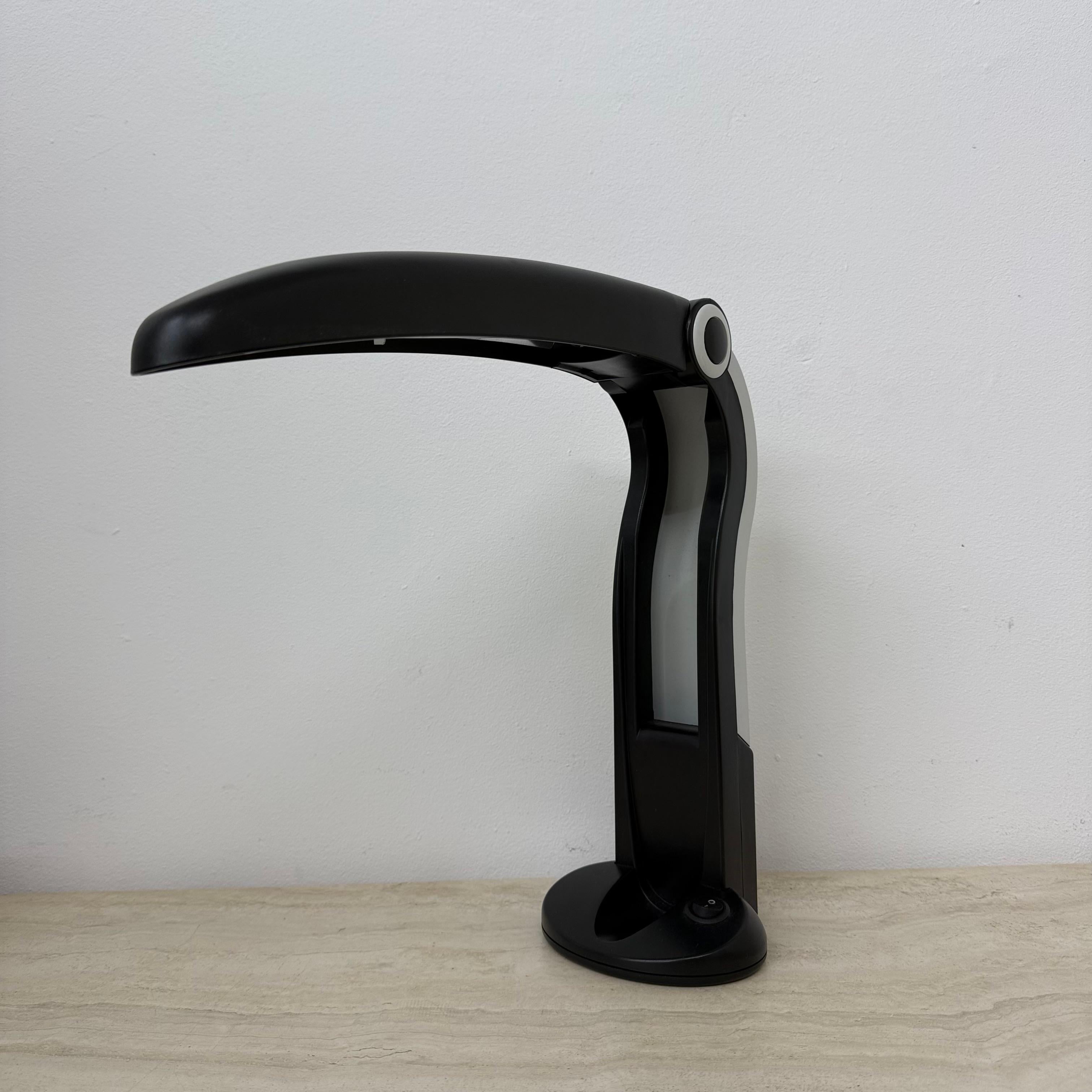 Lámpara de mesa Tucán de mediados de siglo de H. T. Huang, años 80 en venta 2