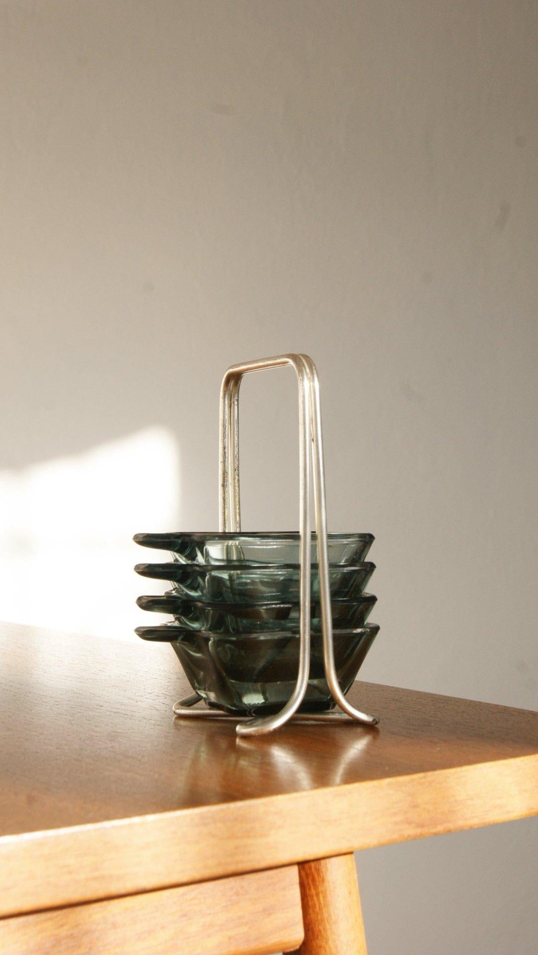 Mid-Century Tourmaline Glass Ashtray by Wilhelm Wagenfeld for WMF In Good Condition For Sale In KUTNO, PL
