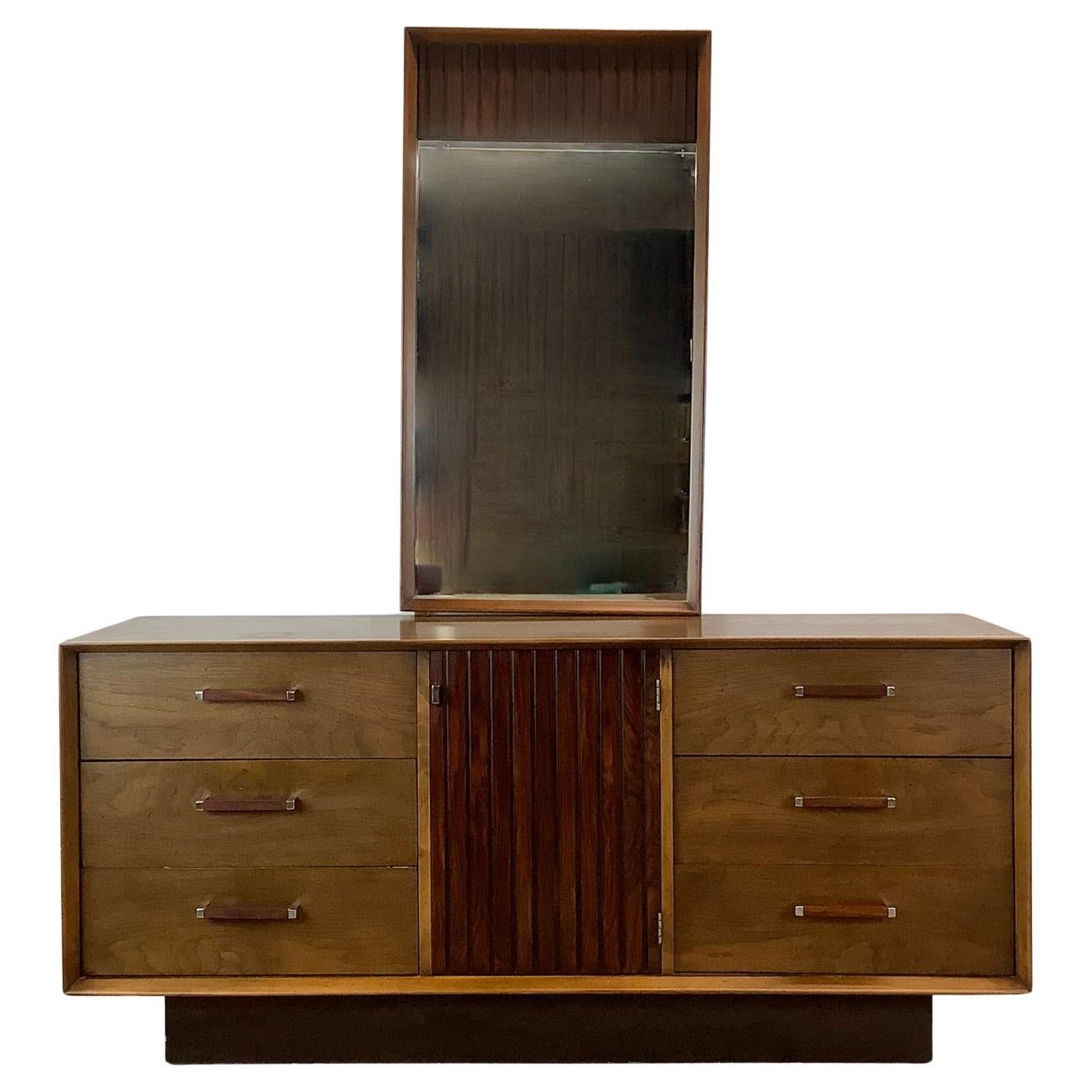 Mid Century Modern Furniture Brands 5,679 For Sale on 1stDibs