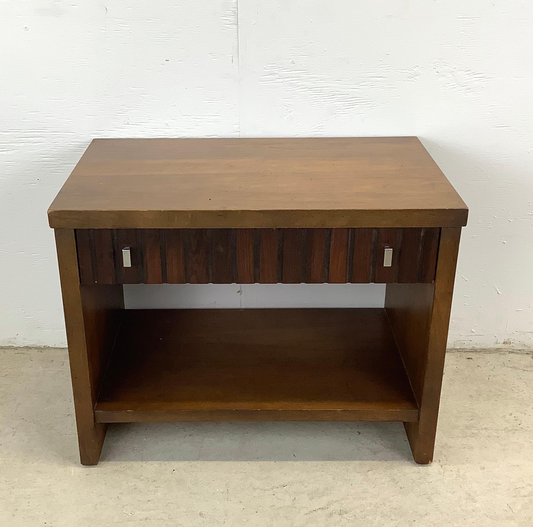 The Lane Single Drawer Nightstand from the esteemed Tower Suite Line is a remarkable example of mid-century modern craftsmanship that combines form and function effortlessly. Created by Lane Furniture, a name synonymous with quality and style, this