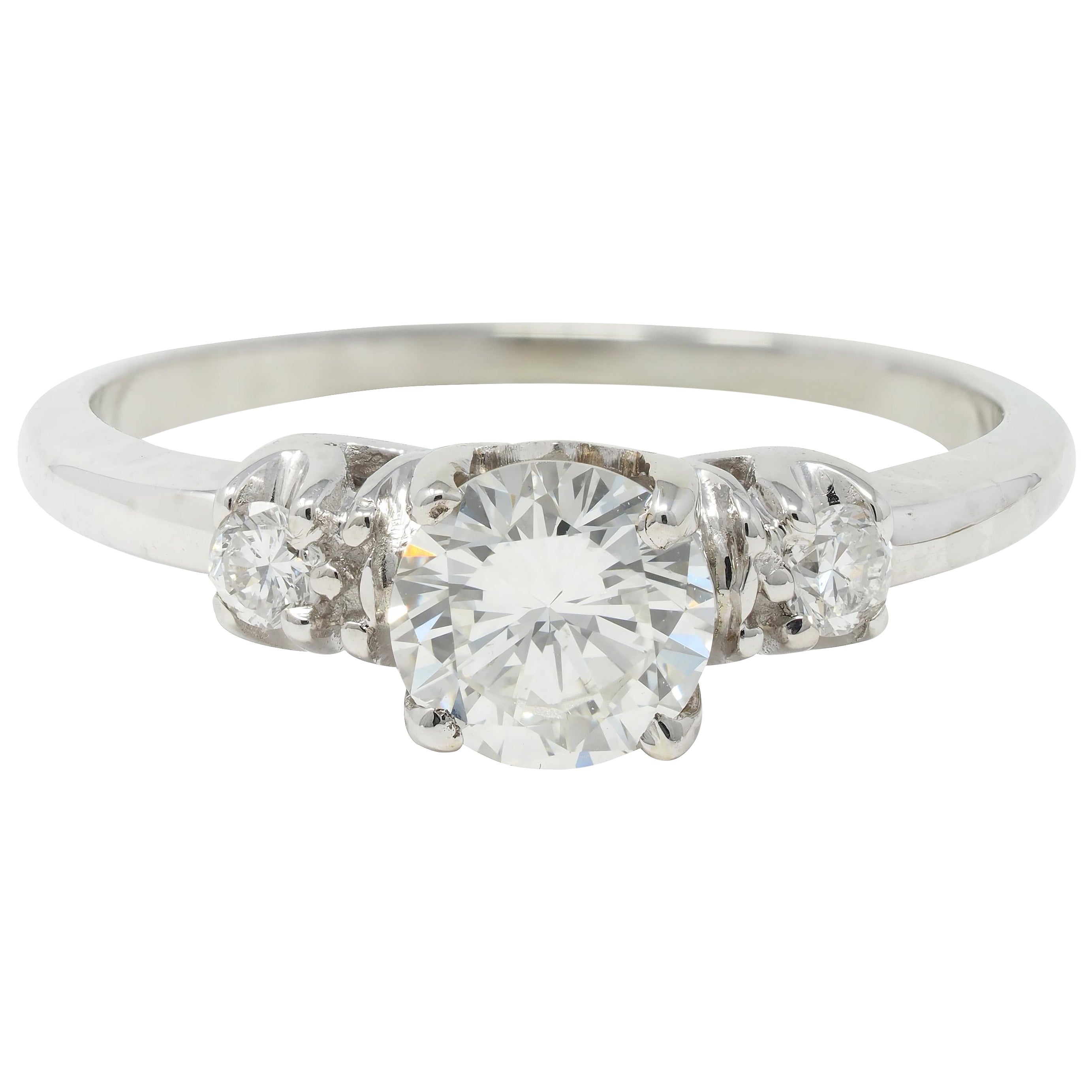 Bague de fiançailles vintage en or blanc 18 carats avec diamant taille transitionnelle du milieu du siècle dernier