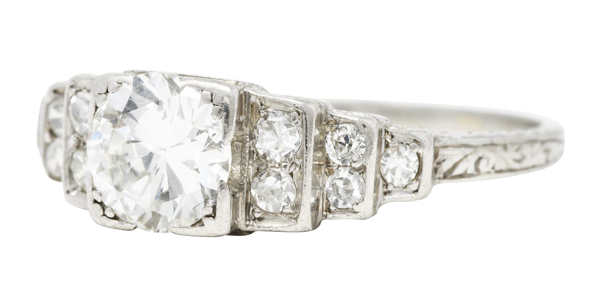 Bague de fiançailles vintage en forme de cœur en platine avec diamant taille transitionnelle du milieu du siècle dernier Excellent état - En vente à Philadelphia, PA