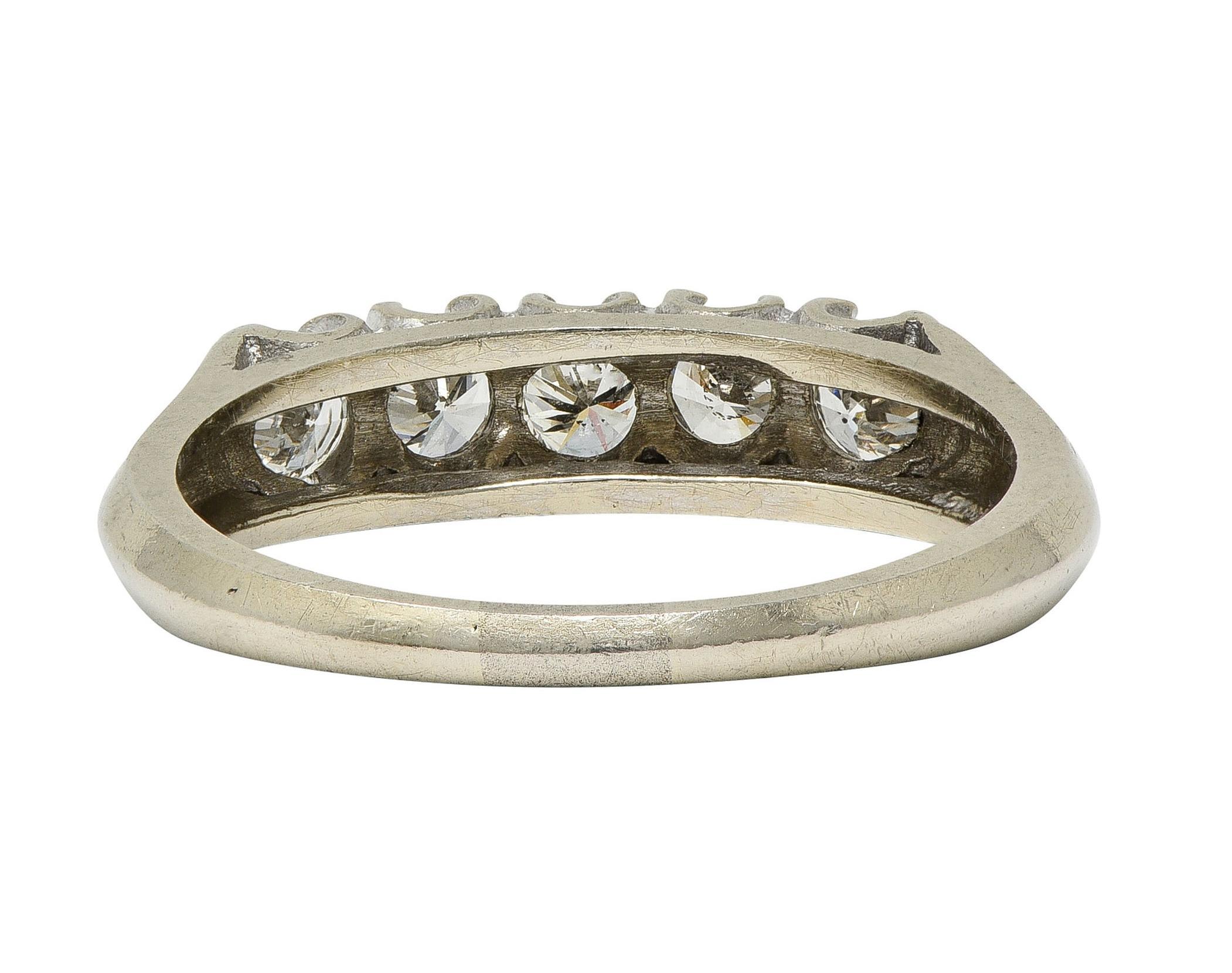 Mid-Century Transitional Diamond 14K Gold Vintage Fishtail Wedding Band Ring In Excellent Condition For Sale In Philadelphia, PA