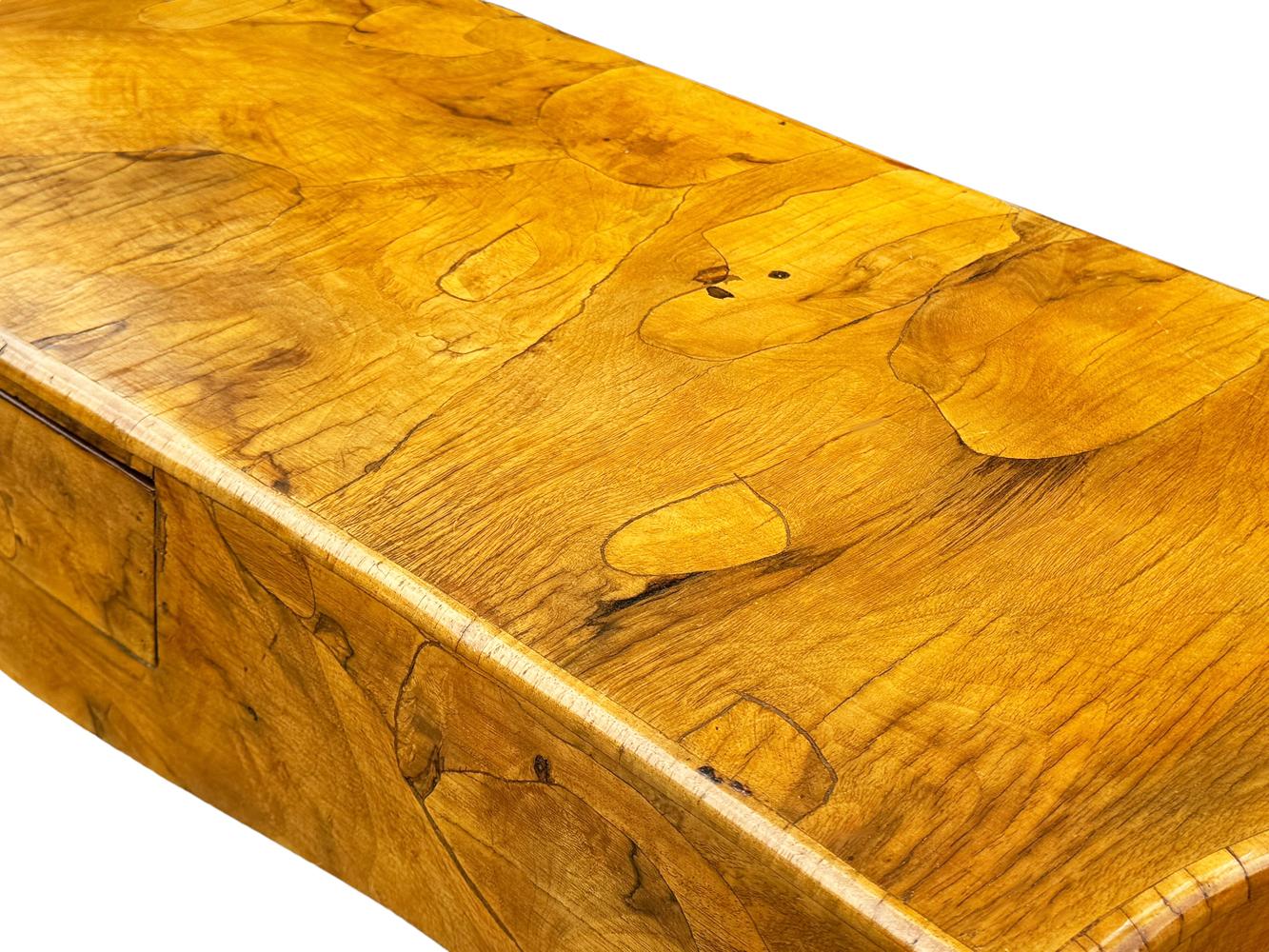 Milieu du XXe siècle Table console ou bureau en loupe d'huître italienne de style transitionnel du milieu du siècle dernier en vente