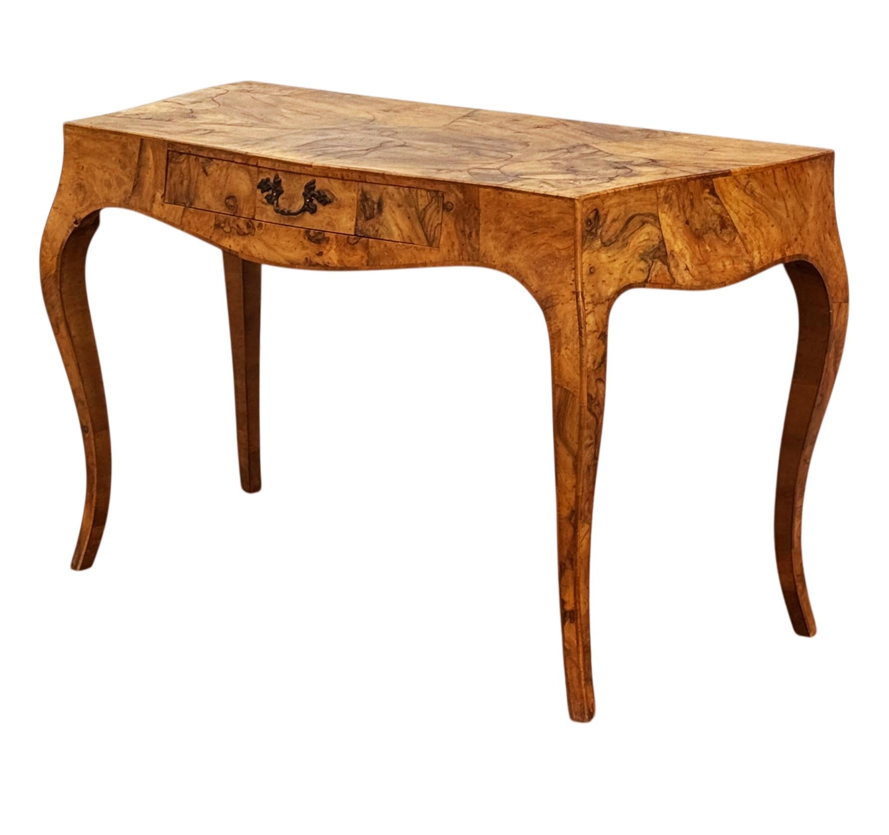 Escritorio Hollywood Regency Italian Olive Burl Italiano en venta