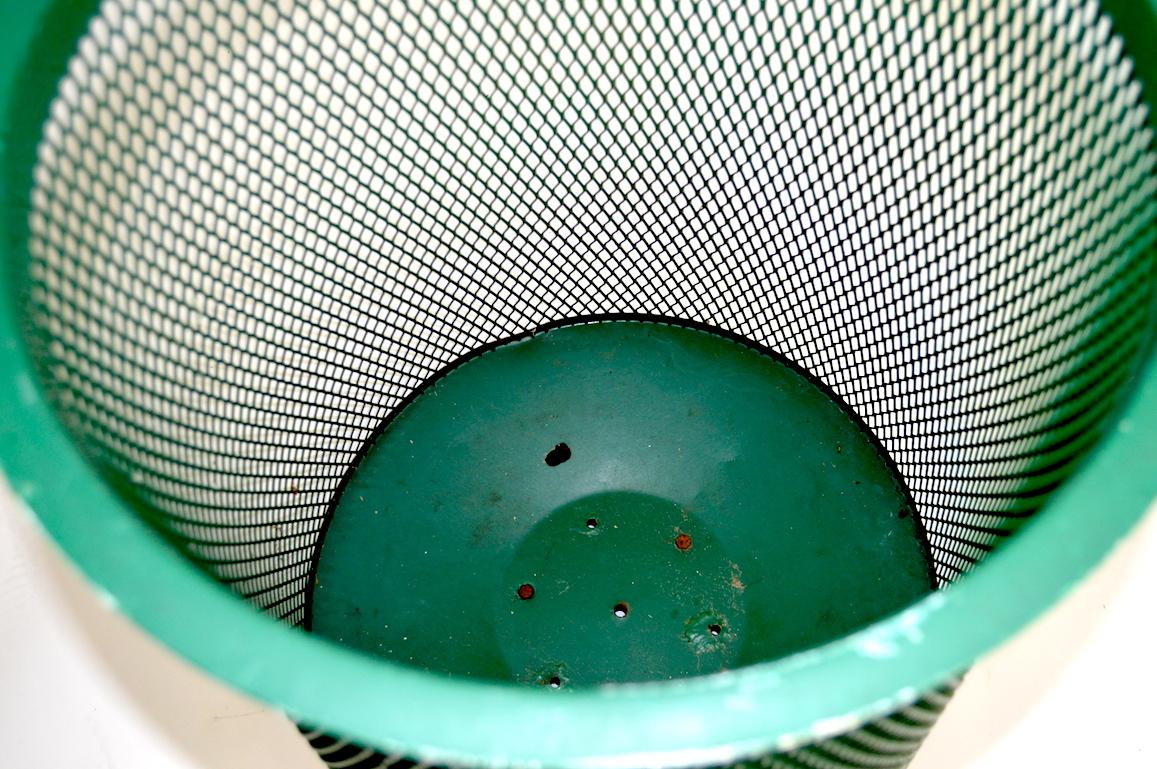 Mid Century Trash Garbage Can with Metal Mesh In Good Condition In New York, NY