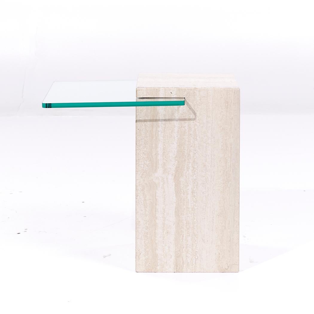 Mid Century Beistelltisch aus Travertin und Glas (Ende des 20. Jahrhunderts) im Angebot