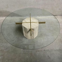 Table basse du milieu du siècle dernier avec plateau en verre et laiton Artedi Italie 1970
