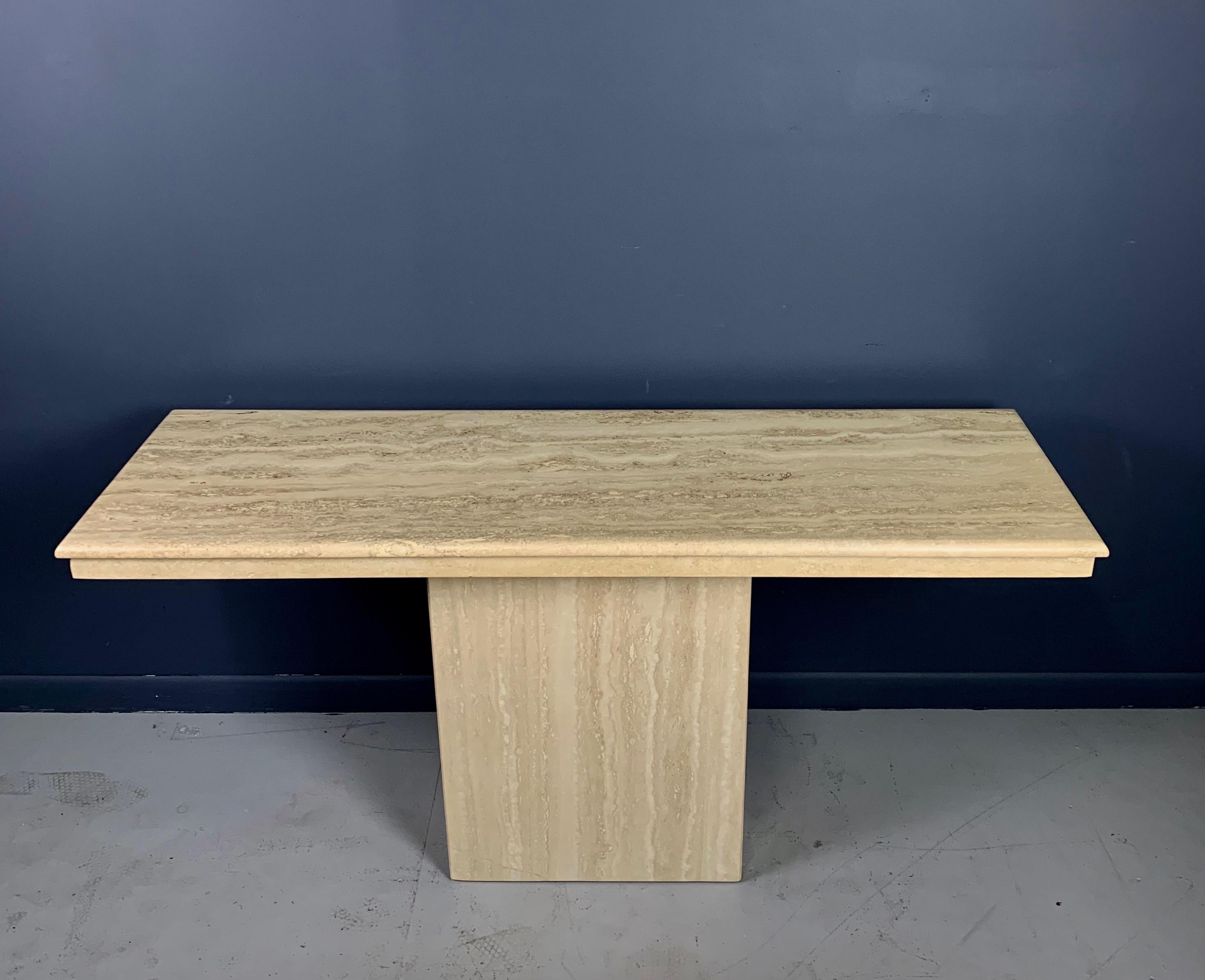 This smartly veined travertine console table is has a bullnose edge and is in lovely condition.