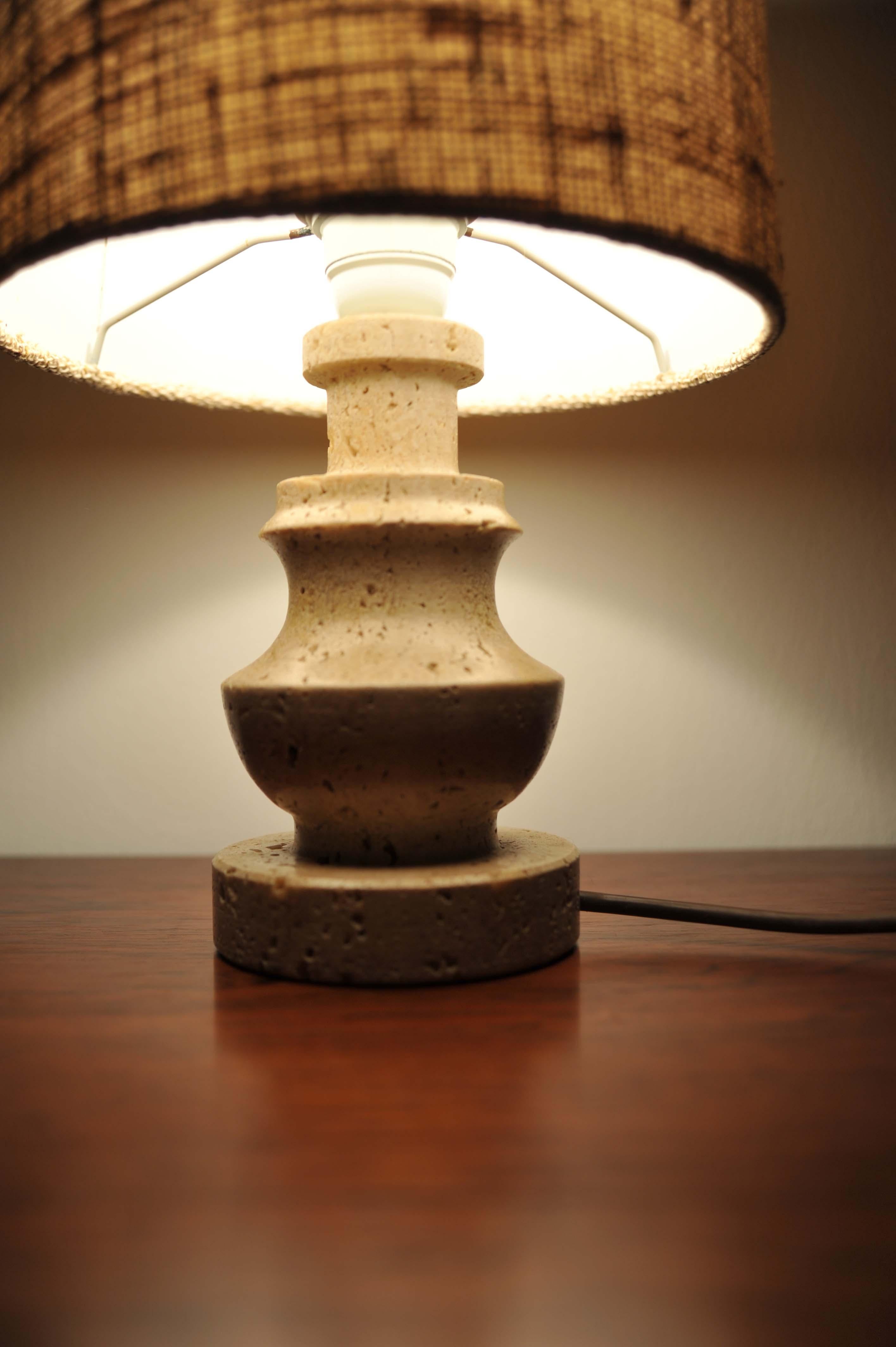 Mid-Century Travertine Table Lamp (1960s) In Good Condition For Sale In Wiesbaden, DE