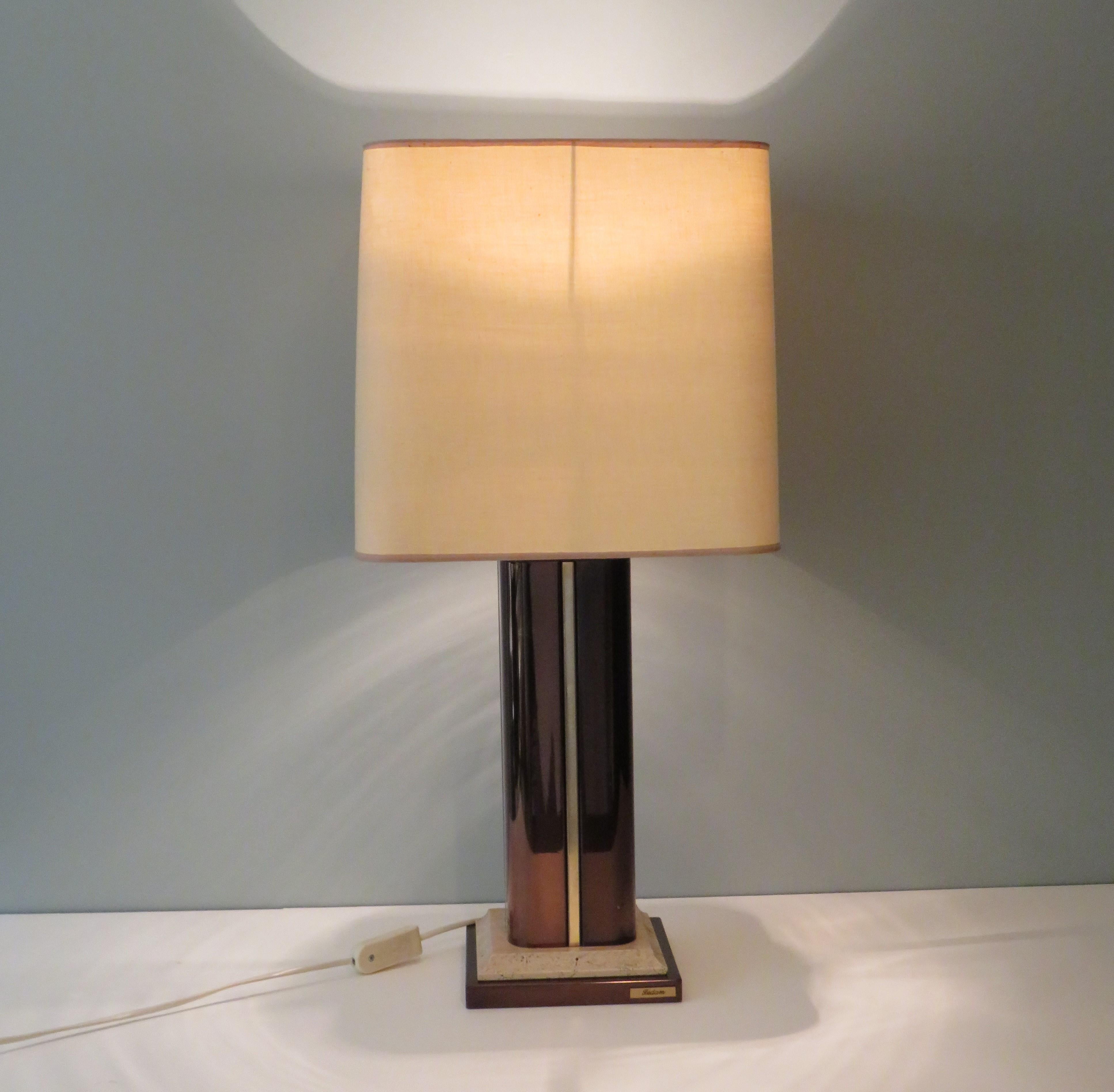Stylish table lamp by Fedam, base made brass and travertine marble and brown lacquered metal with gold plated details. Beautiful light ecru colored square shade.
The lamp is provided with a E 27 fitting and an on and off button.
The dimensions: