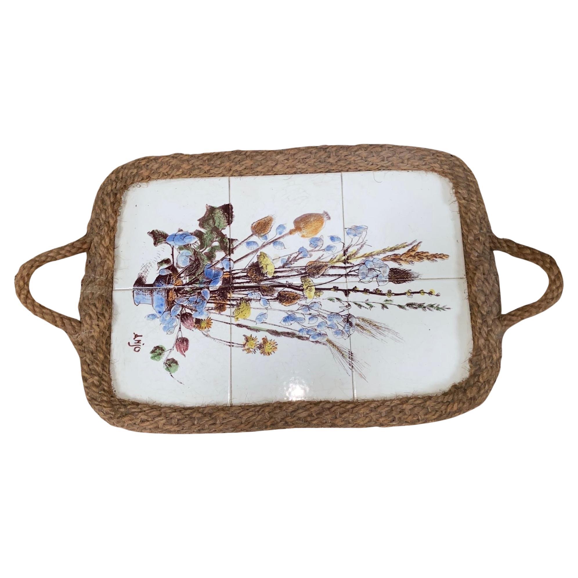 Mid-Century-Tablett mit Fliesen Adrien Audoux & Frida Minet.
Mit Blumen geschmückte Kacheln.