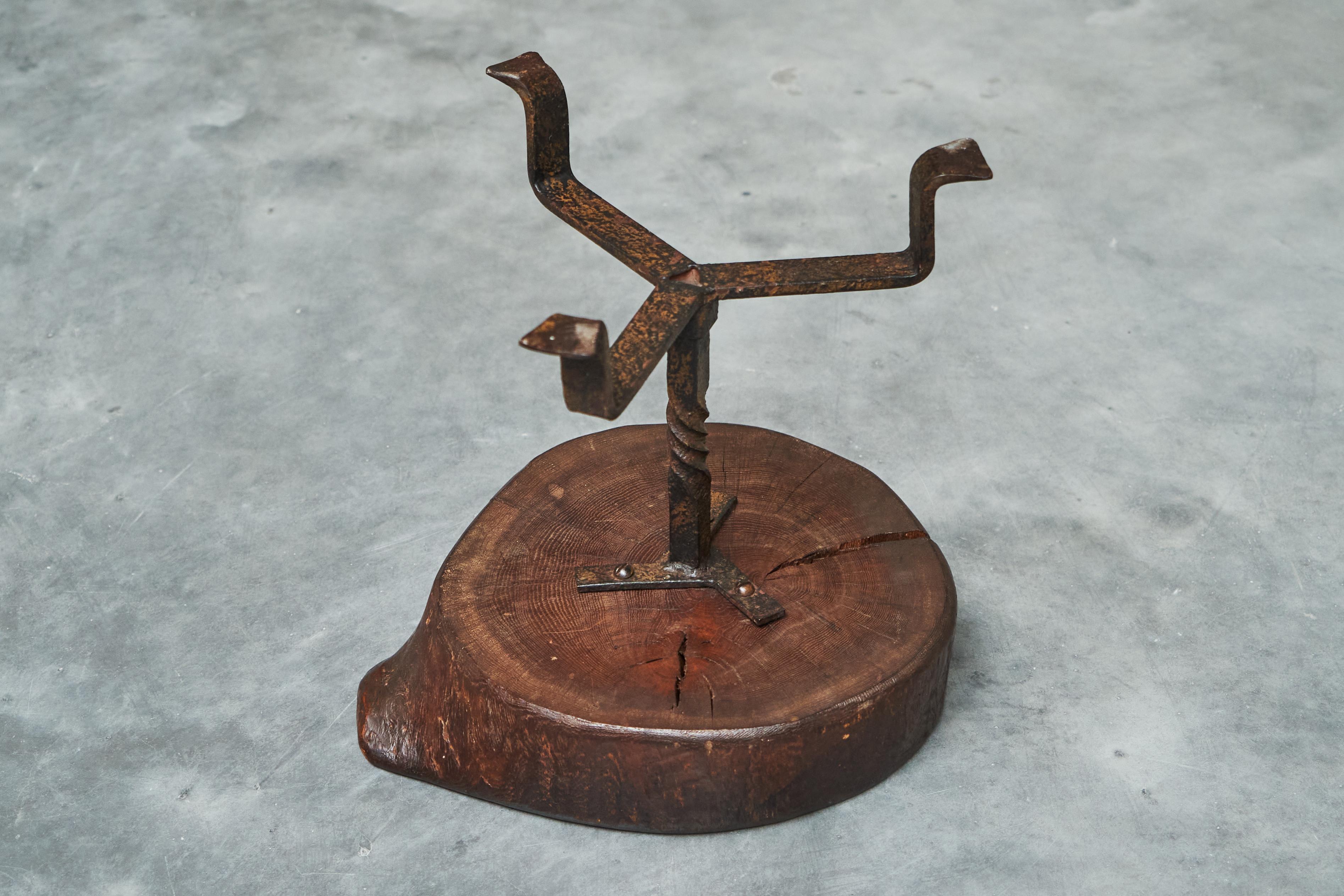 Tabouret ou table d'appoint en bois massif et fer forgé du milieu du siècle 1950 en vente 2