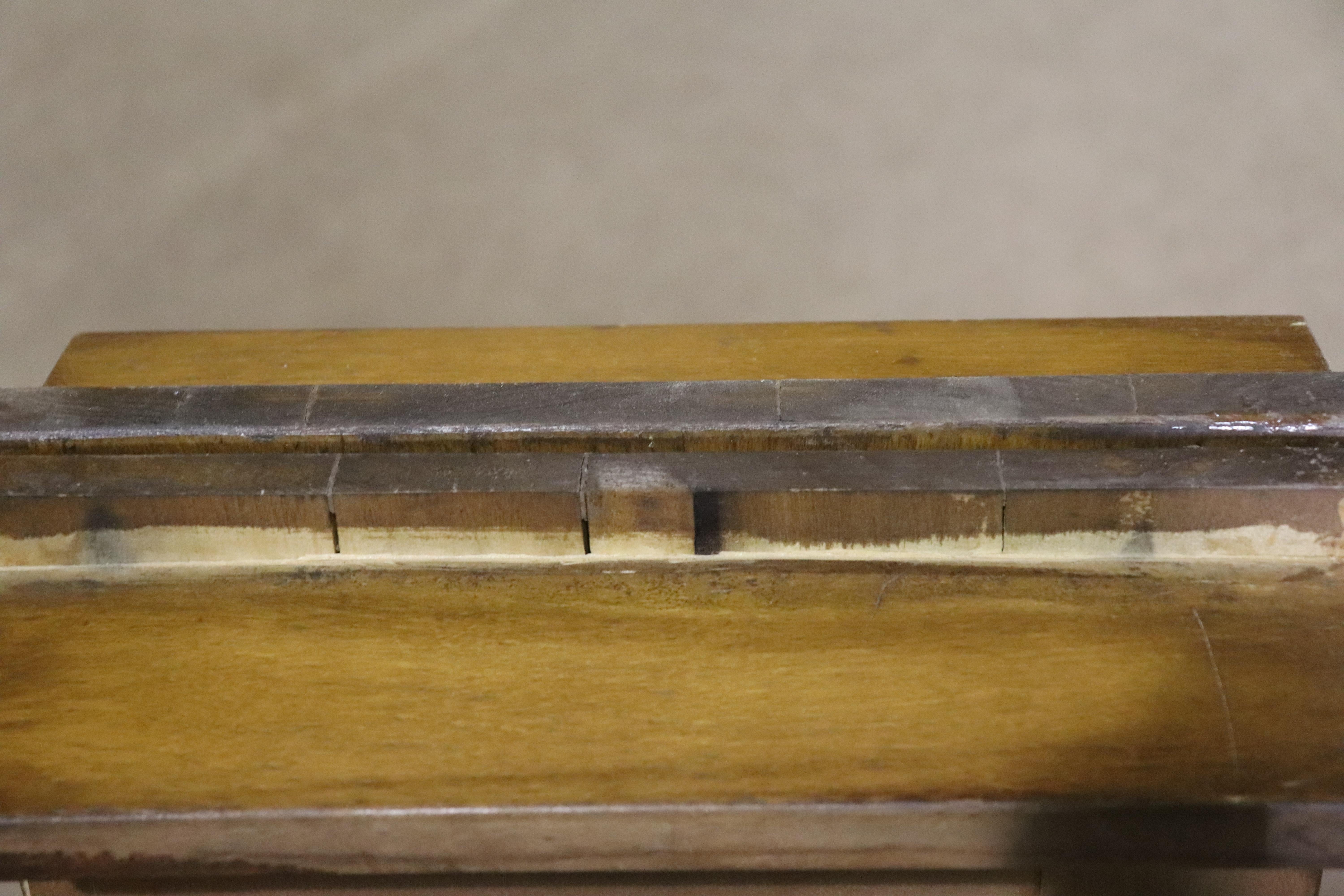 Mesa de comedor con base de caballete de mediados de siglo en venta 5