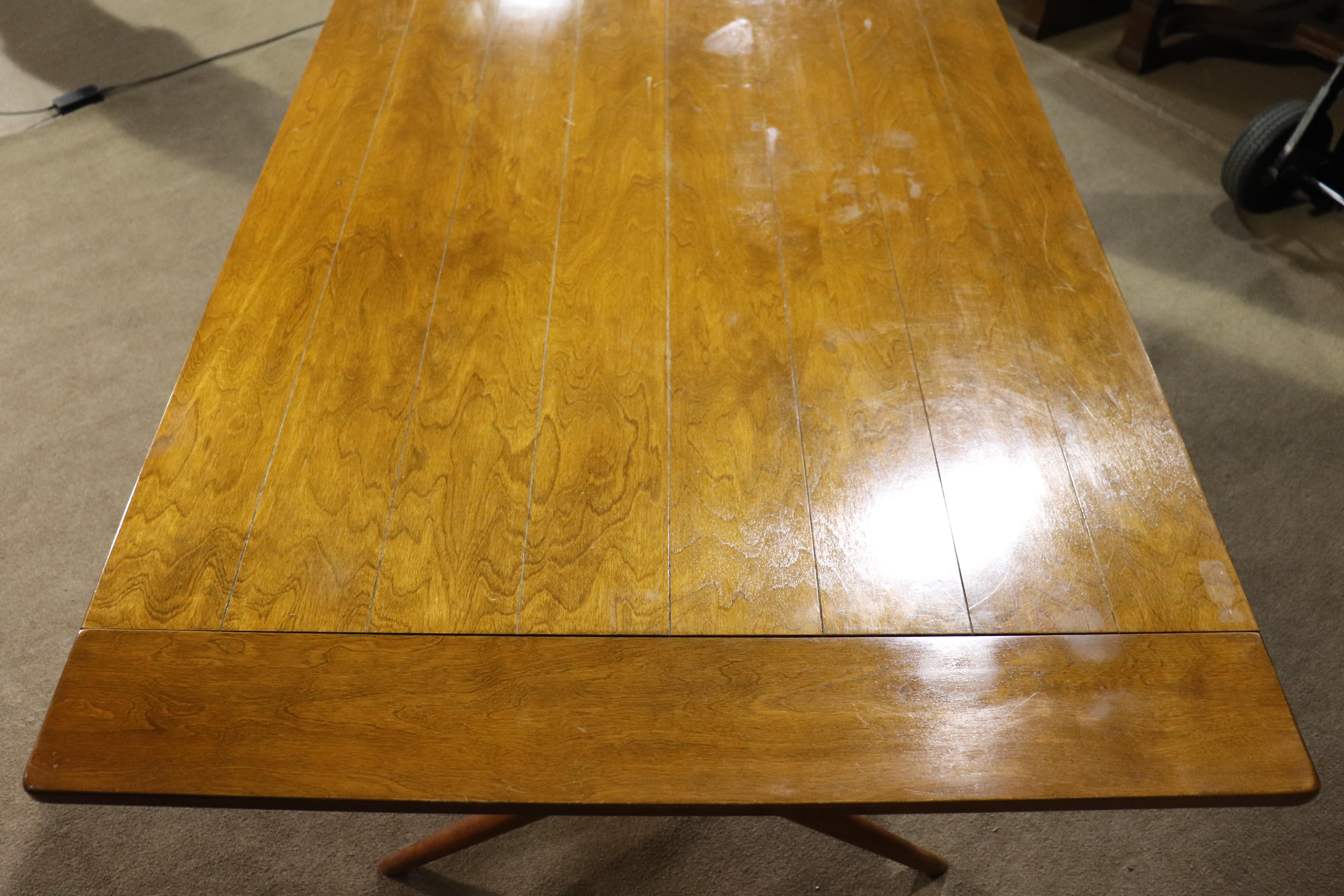 Mesa de comedor con base de caballete de mediados de siglo en venta 9