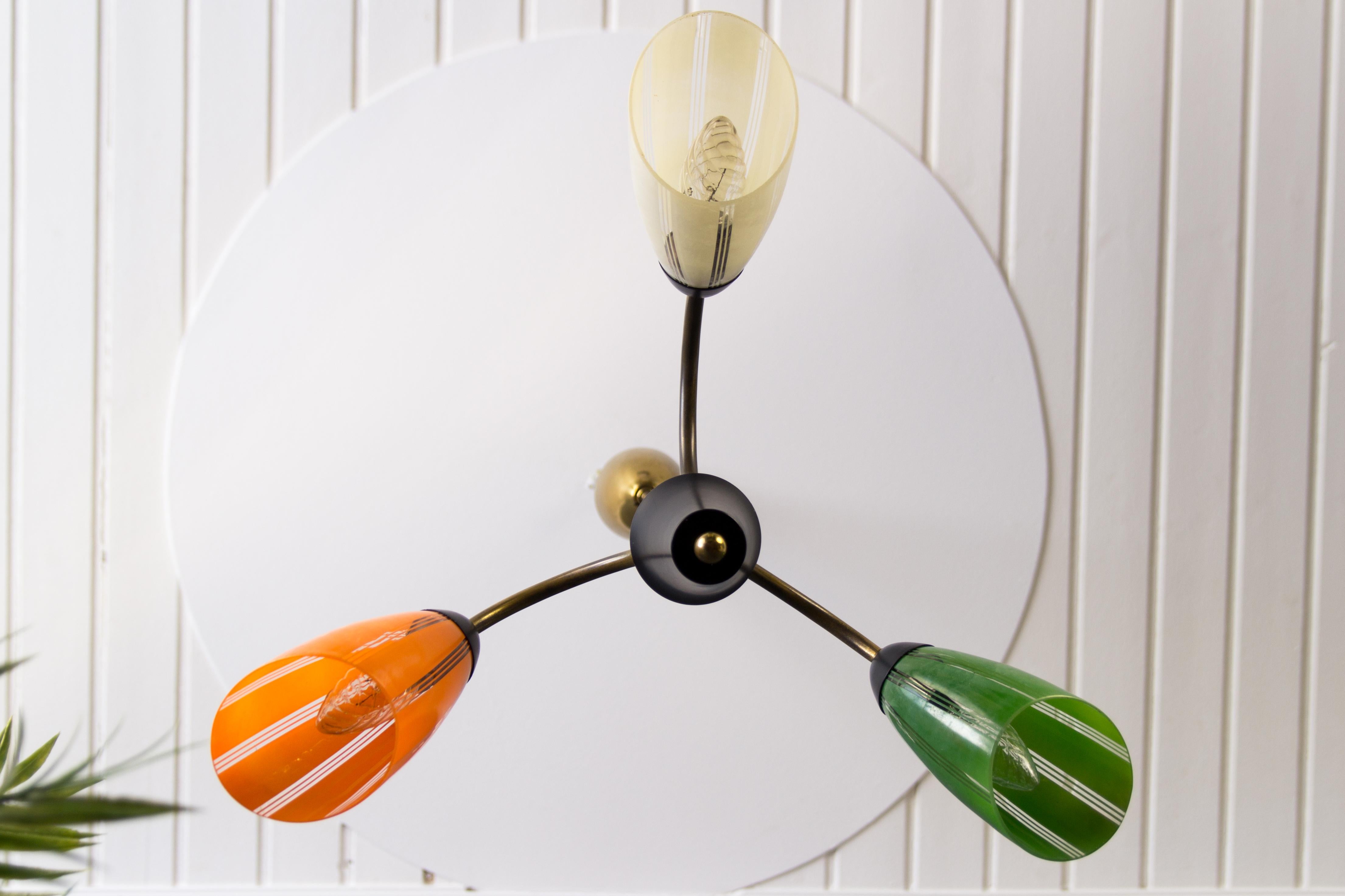 Lampe à suspension tricolore du milieu du siècle dernier en vente 10