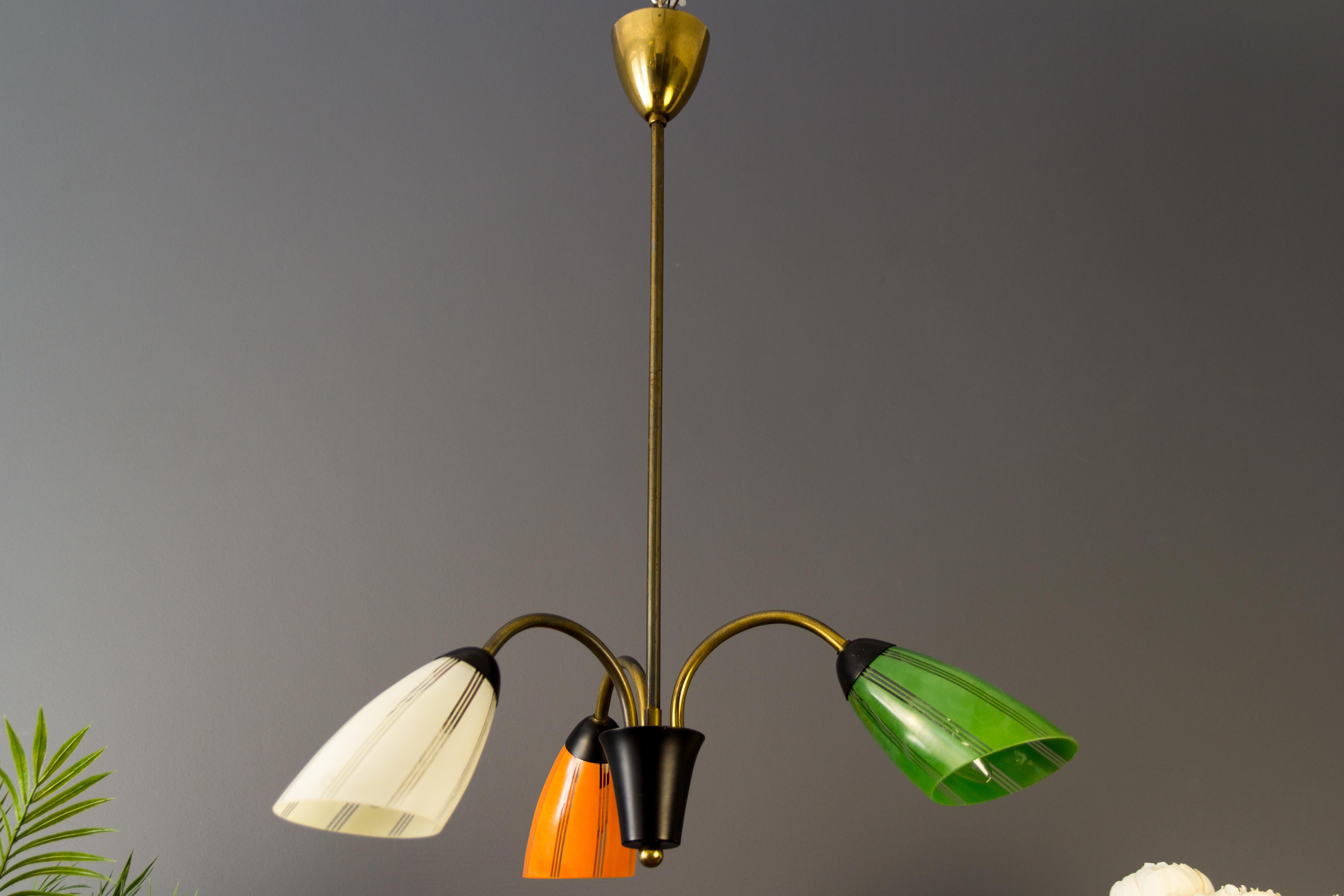 Mid-Century Modern Brass and Green, Orange and White Glass Chandelier, 1950s In Good Condition For Sale In Barntrup, DE