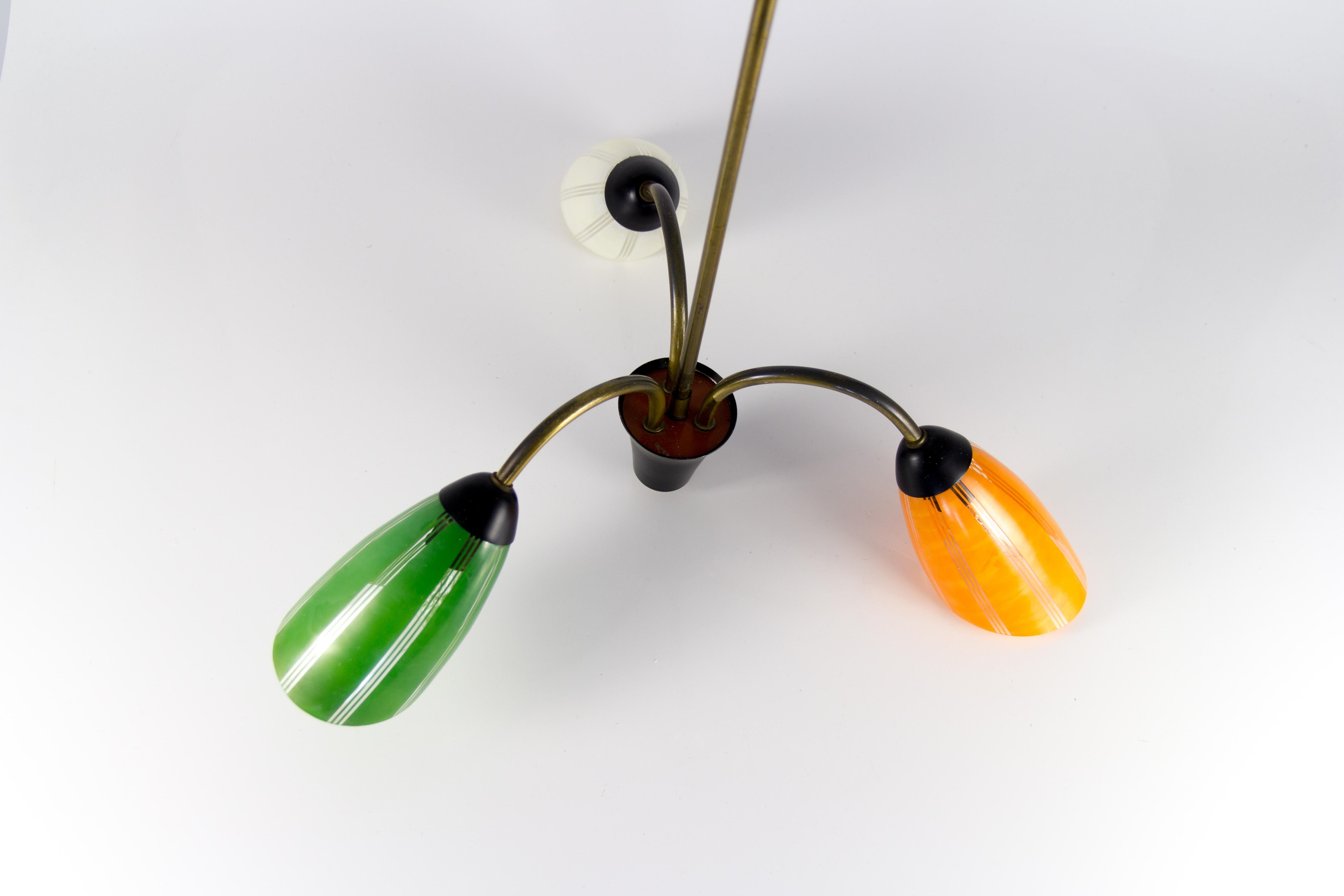 Mid-Century Modern Brass and Green, Orange and White Glass Chandelier, 1950s For Sale 1