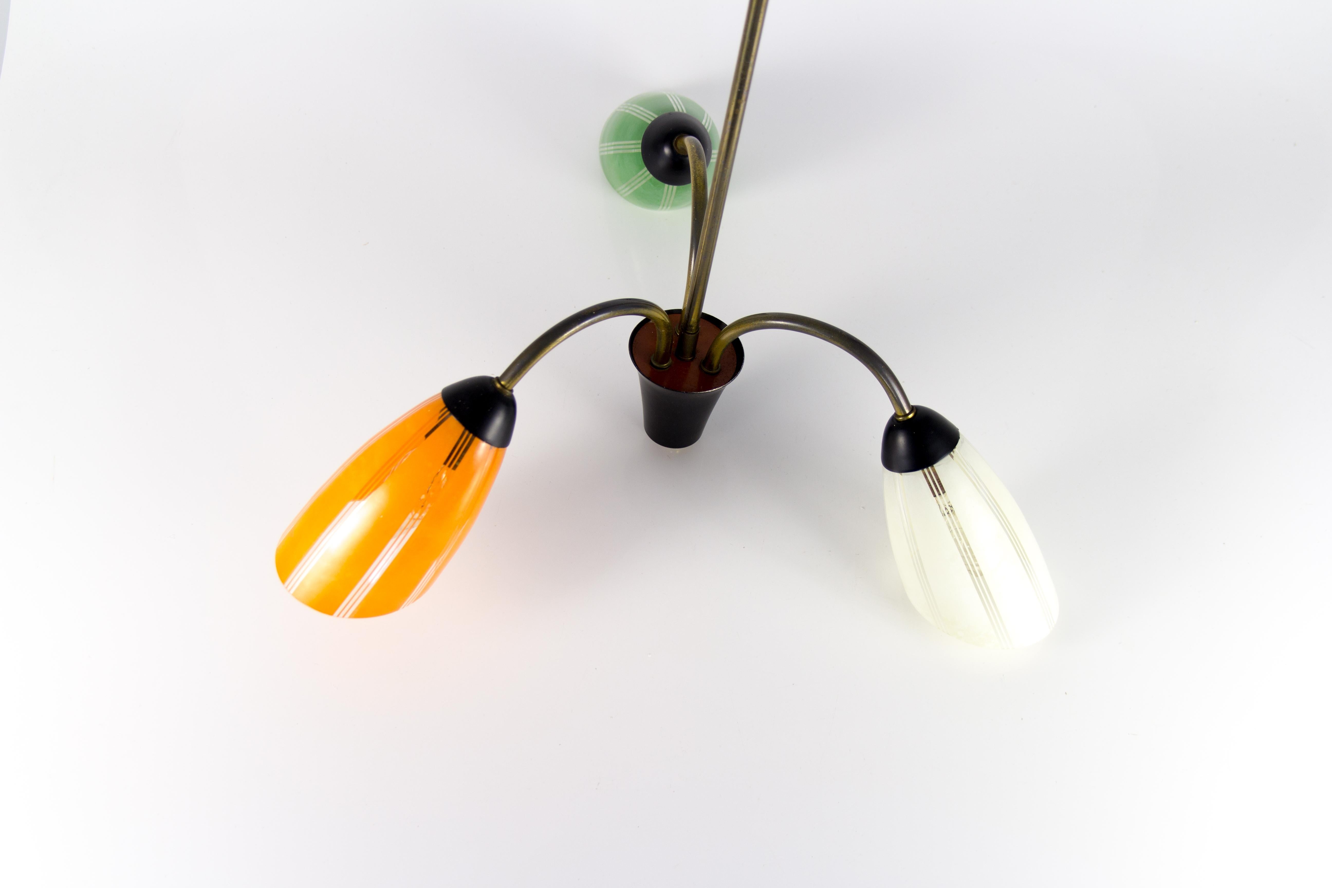 Mid-Century Modern Brass and Green, Orange and White Glass Chandelier, 1950s For Sale 2