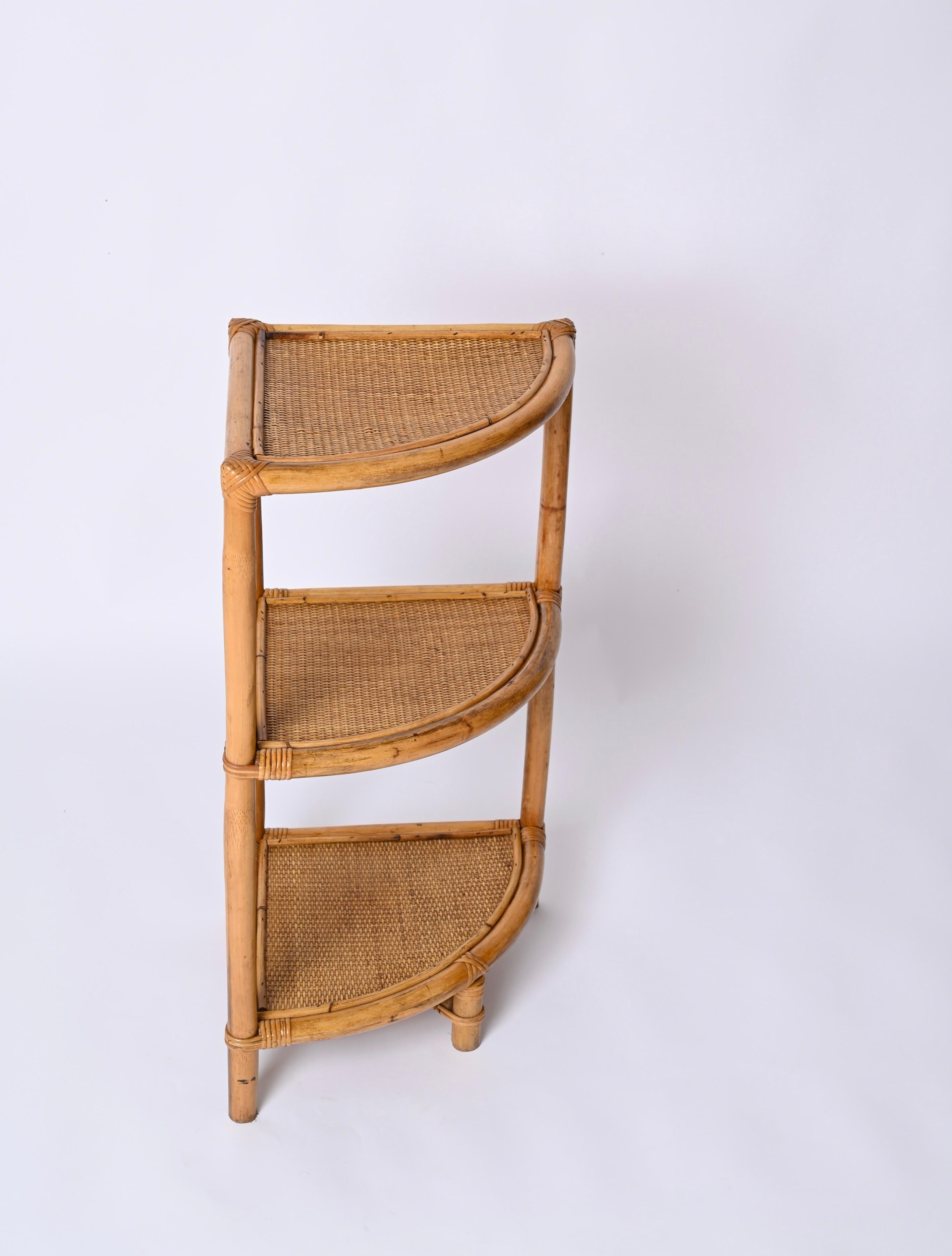 Mid-Century Triangular Bamboo and Rattan Italian Corner Bookcase, 1970s For Sale 4