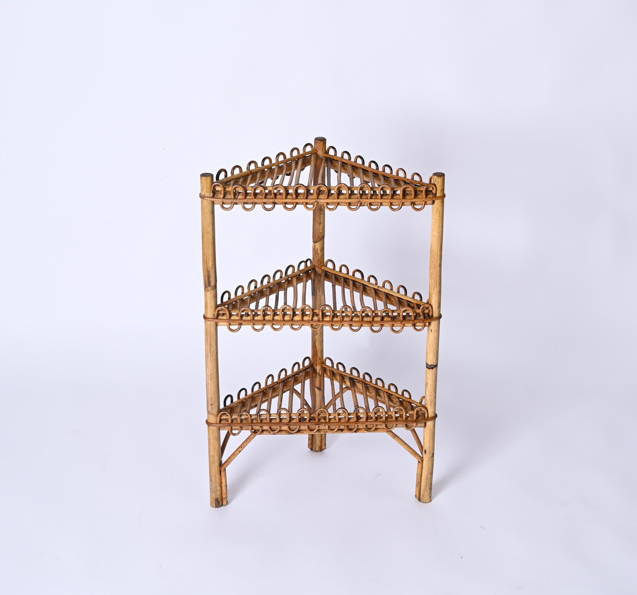 Mid-Century Triangular Bamboo and Rattan Italian Corner Bookcase, 1970s For Sale 6