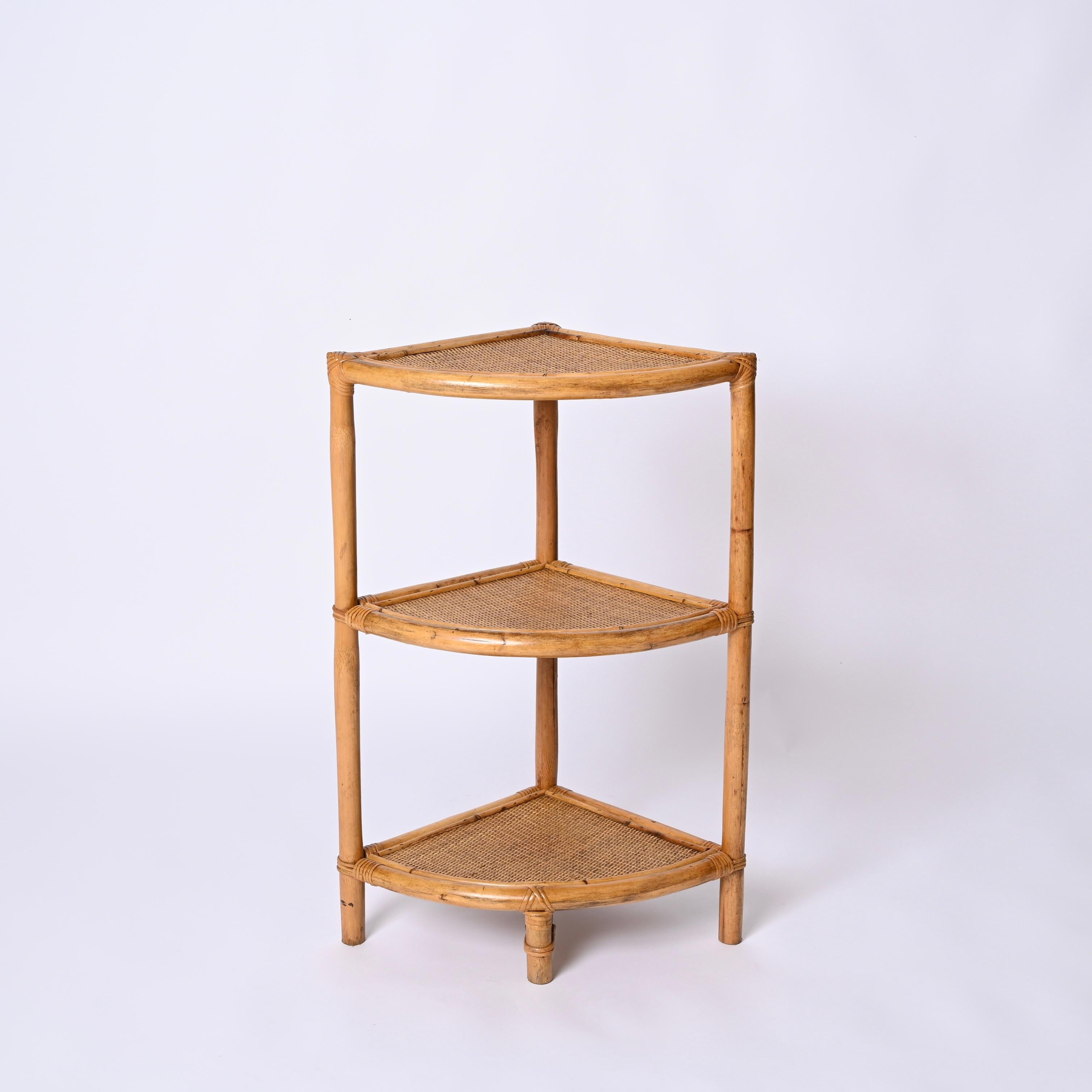 Mid-Century Triangular Bamboo and Rattan Italian Corner Bookcase, 1970s For Sale 7