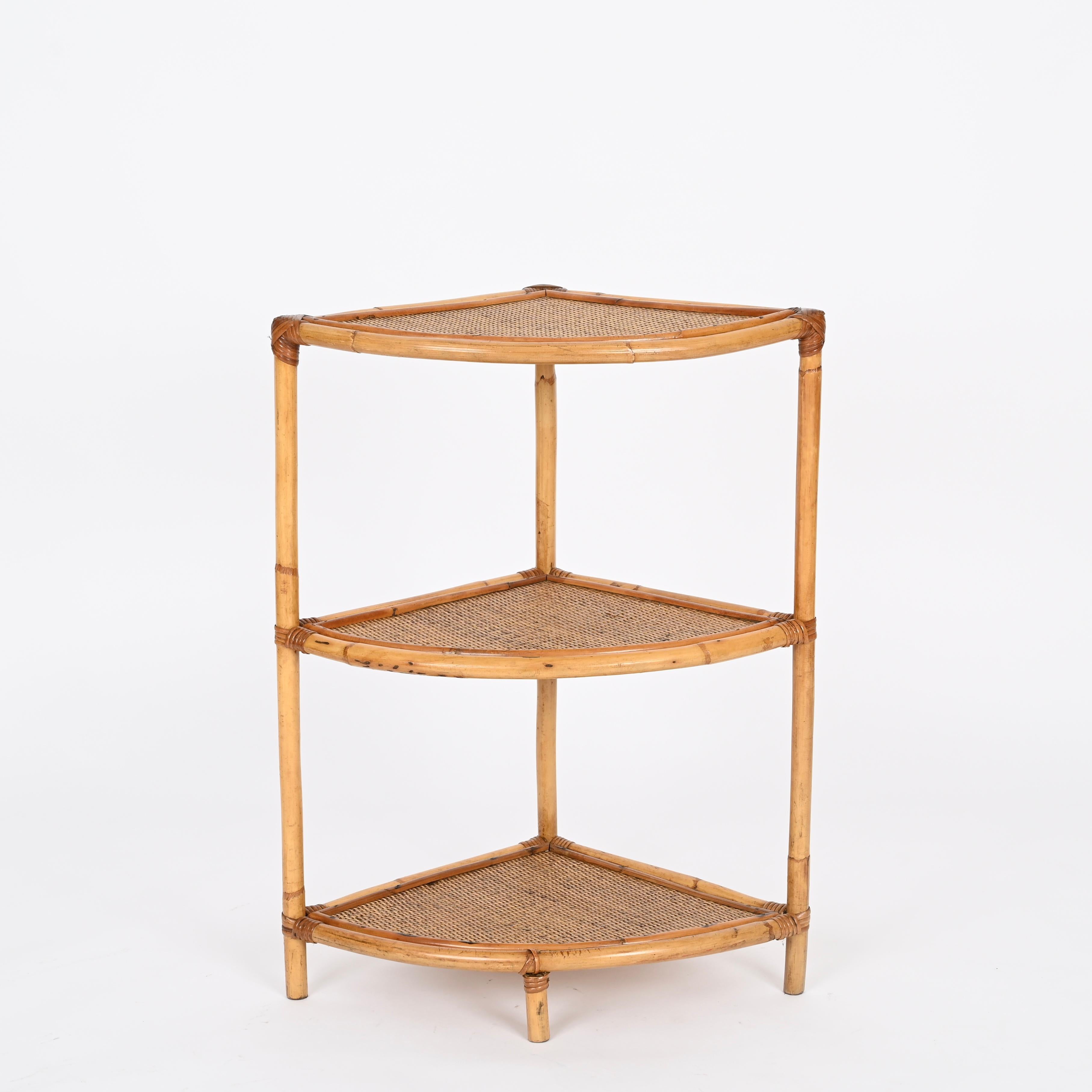 Mid-Century Triangular Bamboo and Rattan Italian Corner Bookcase Shelf, 1970s For Sale 5
