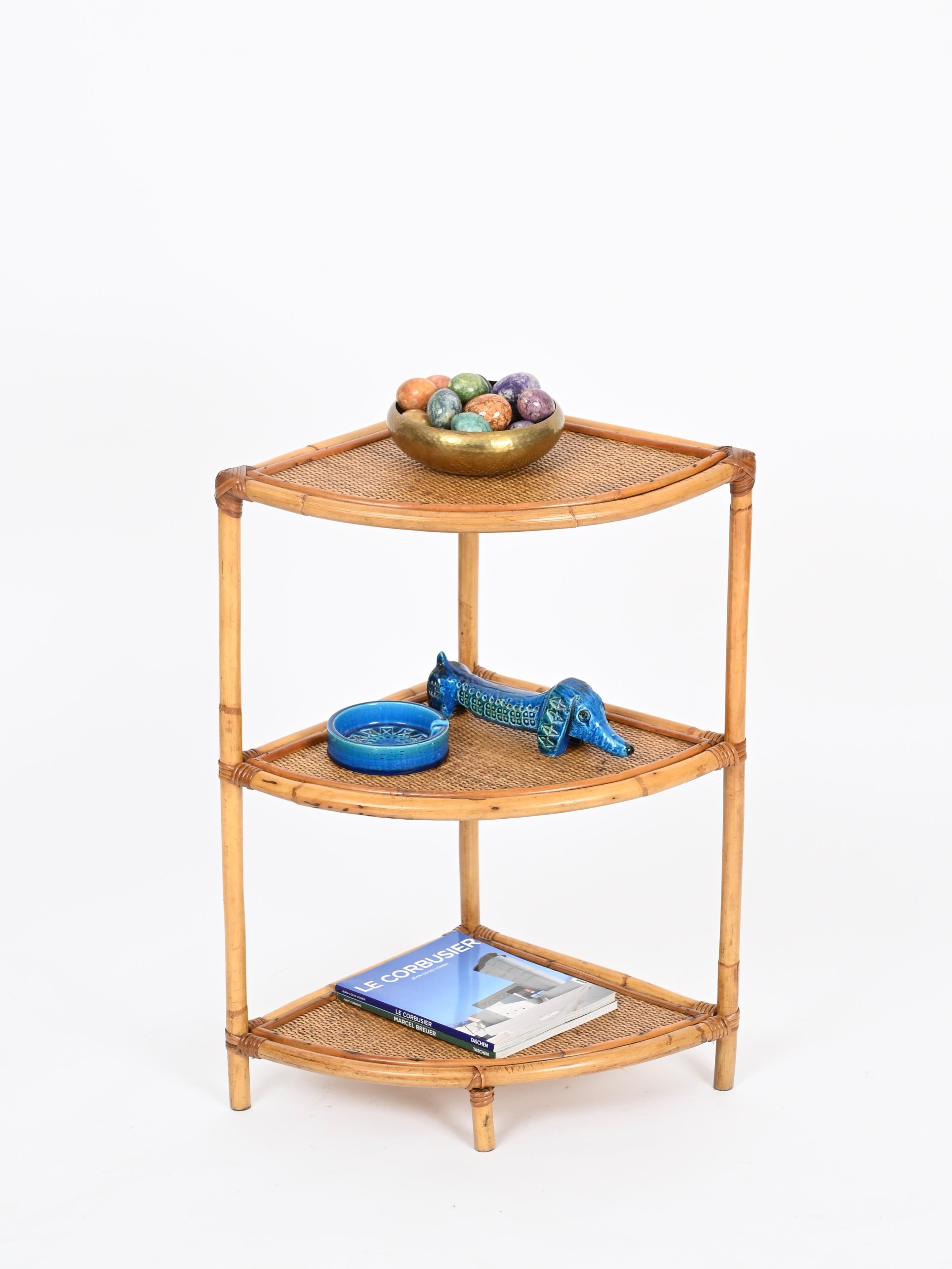 Mid-Century Triangular Bamboo and Rattan Italian Corner Bookcase Shelf, 1970s For Sale 8