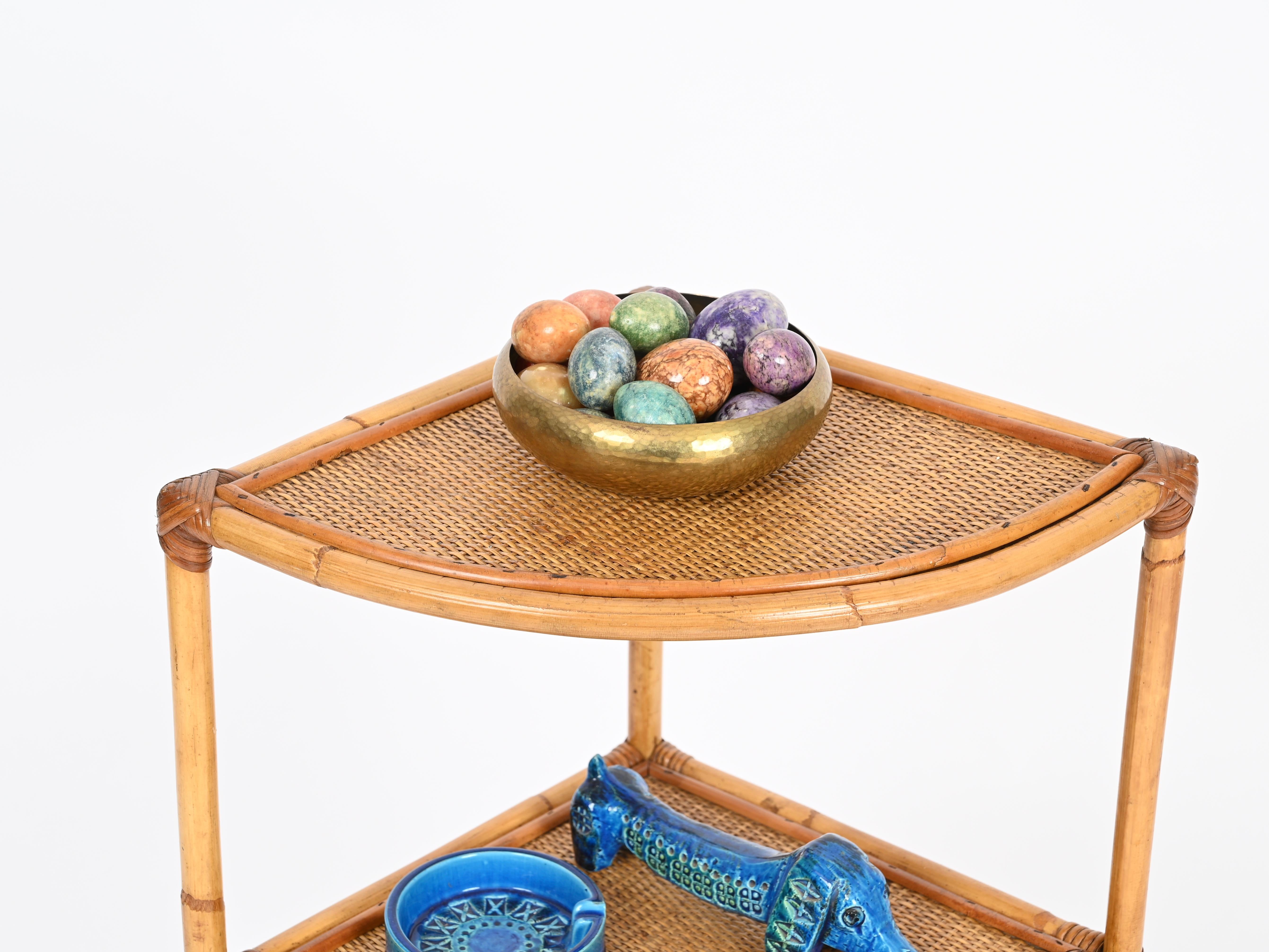 Hand-Crafted Mid-Century Triangular Bamboo and Rattan Italian Corner Bookcase Shelf, 1970s For Sale
