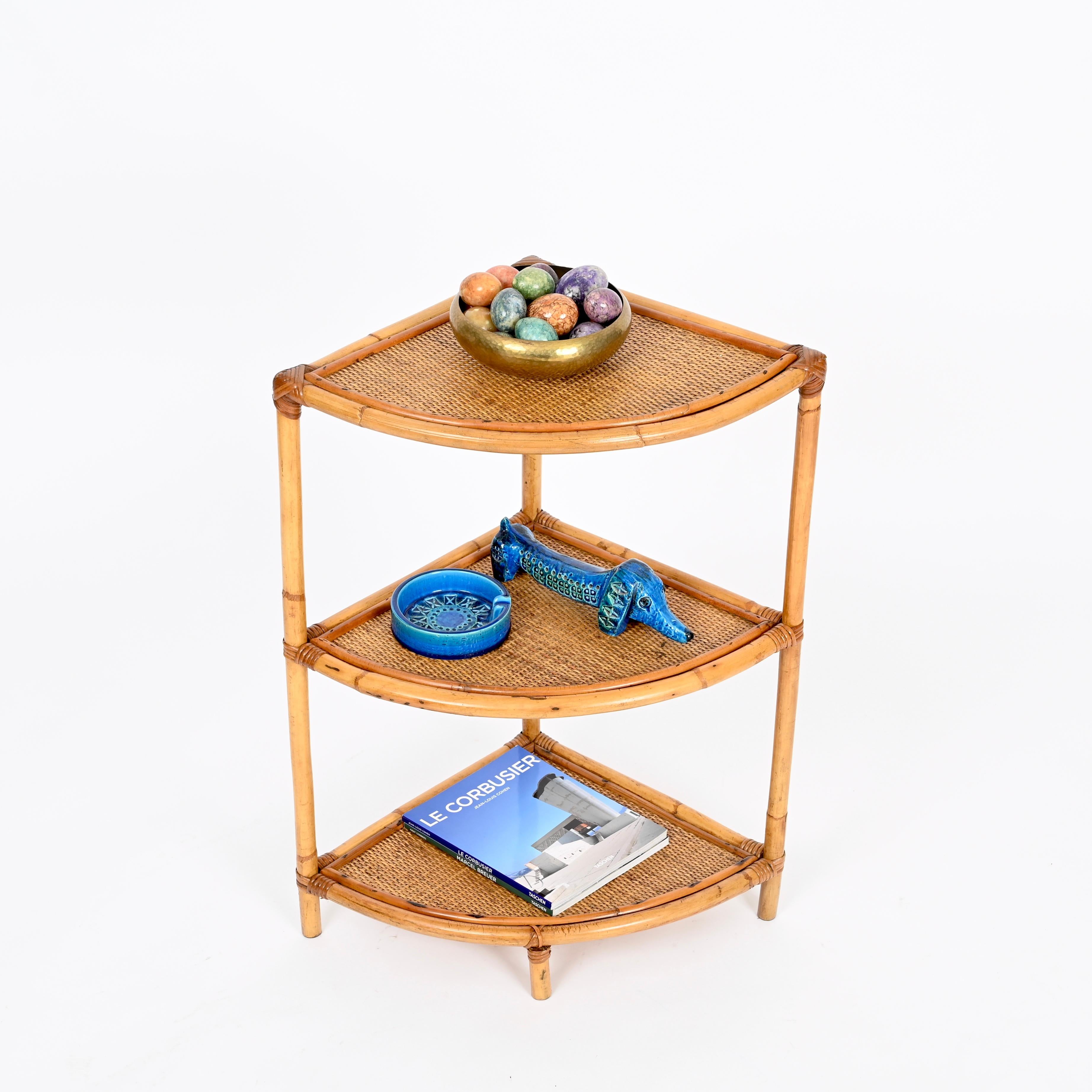 Mid-Century Triangular Bamboo and Rattan Italian Corner Bookcase Shelf, 1970s For Sale 3