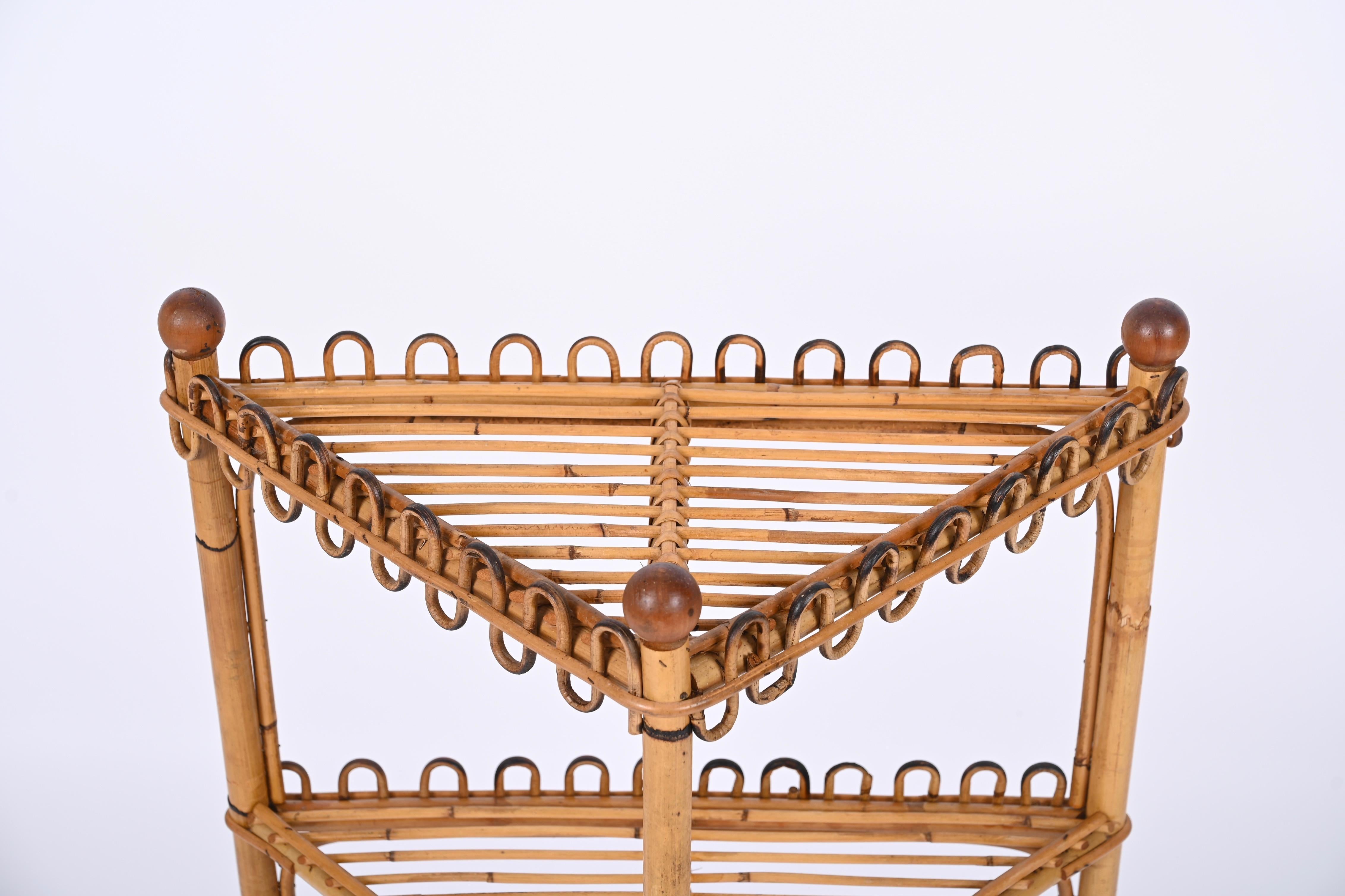 Midcentury Triangular Bamboo and Rattan Italian Corner Shelves, 1970s In Good Condition In Roma, IT