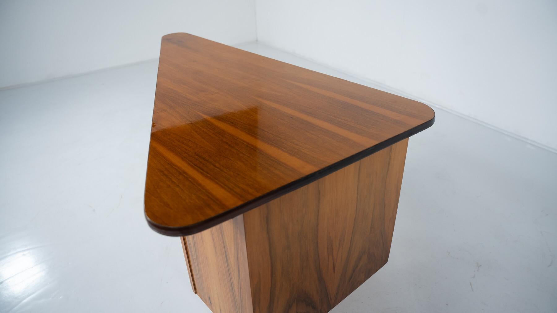 Mid-Century triangular Desk with Drawers, 1960 For Sale 3