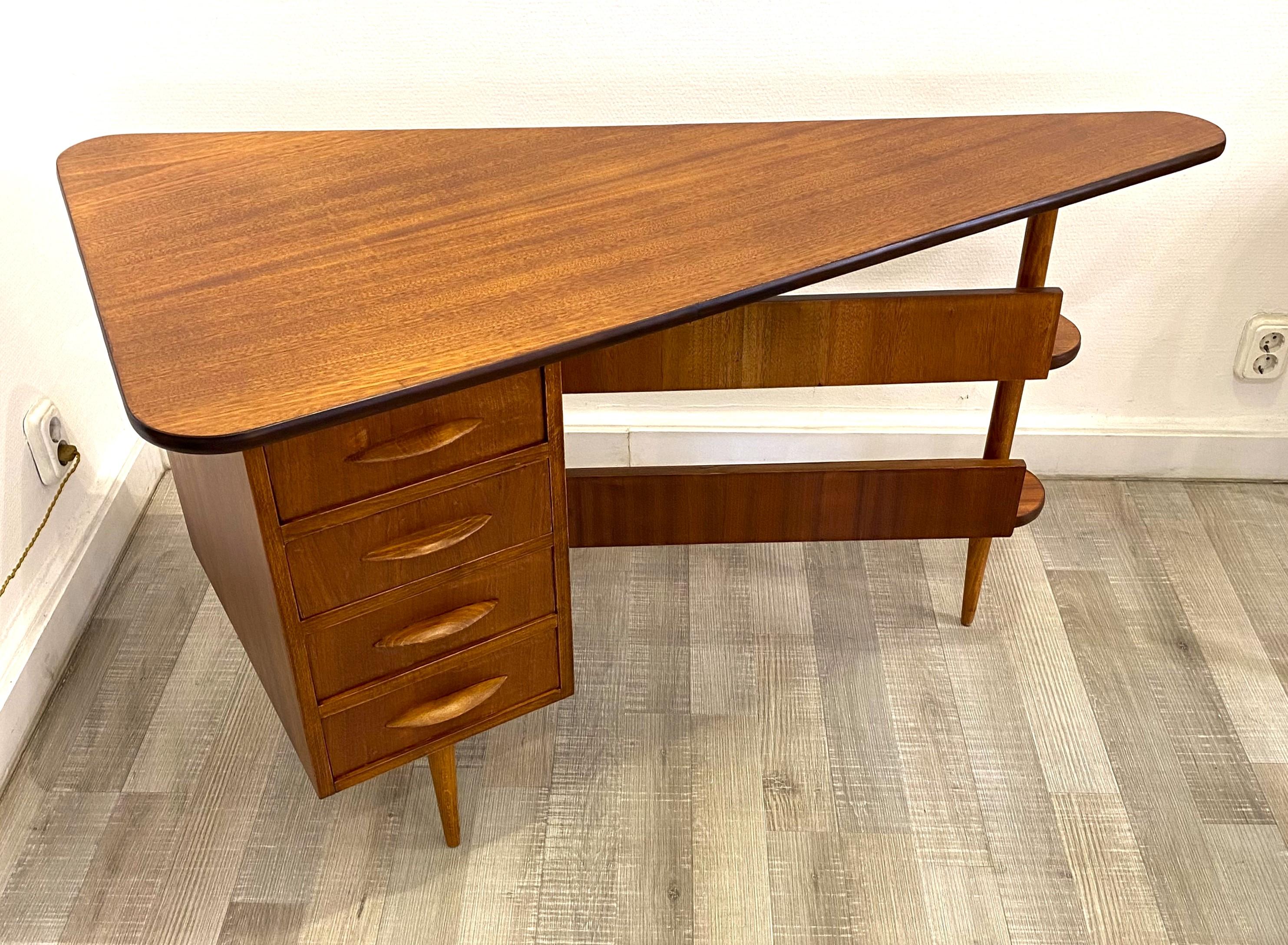 Mid-Century Modern Mid-century triangular desk with drawers For Sale