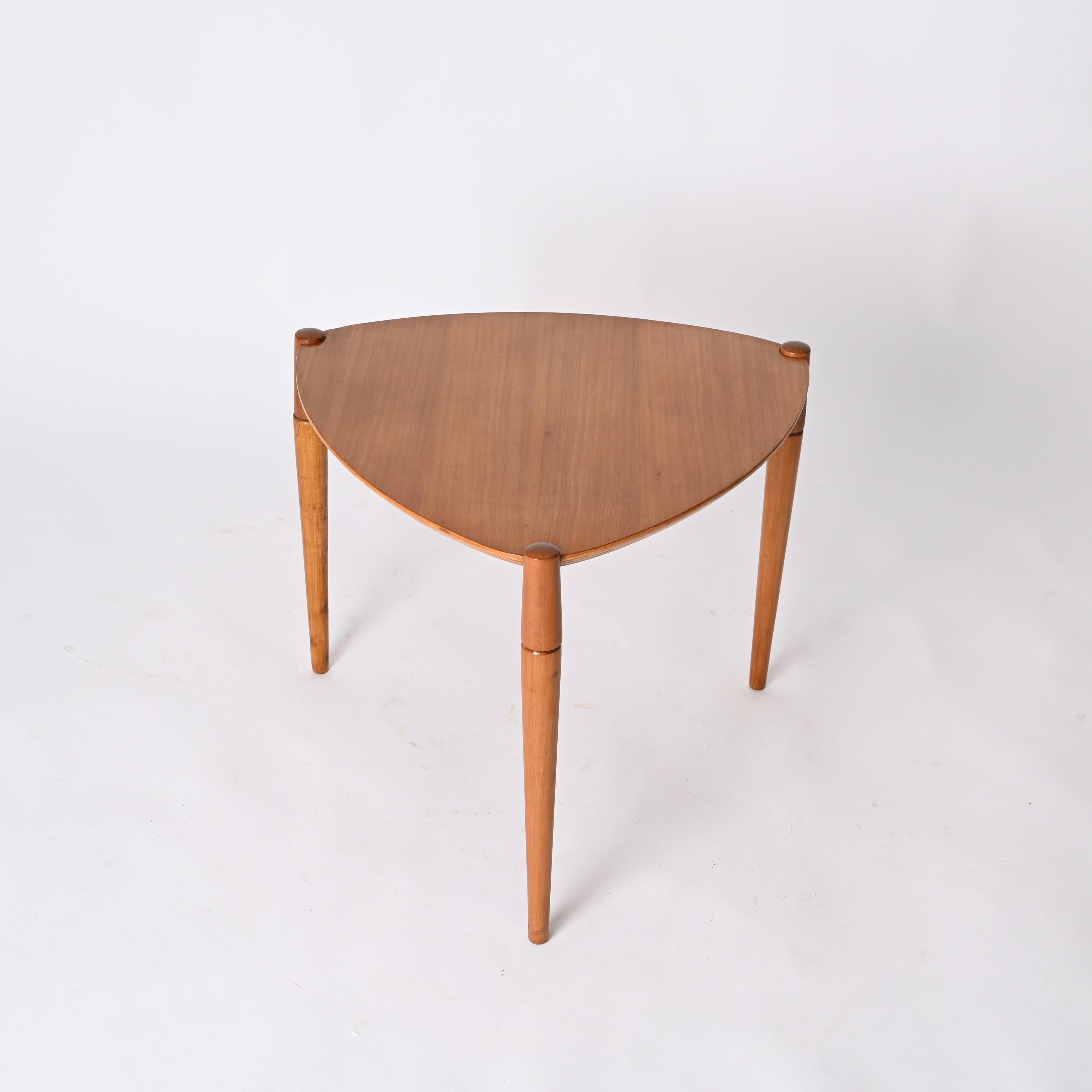 Mid-Century Triangular Italian Coffee Table, By Fratelli Reguitti, Italy 1960s For Sale 3