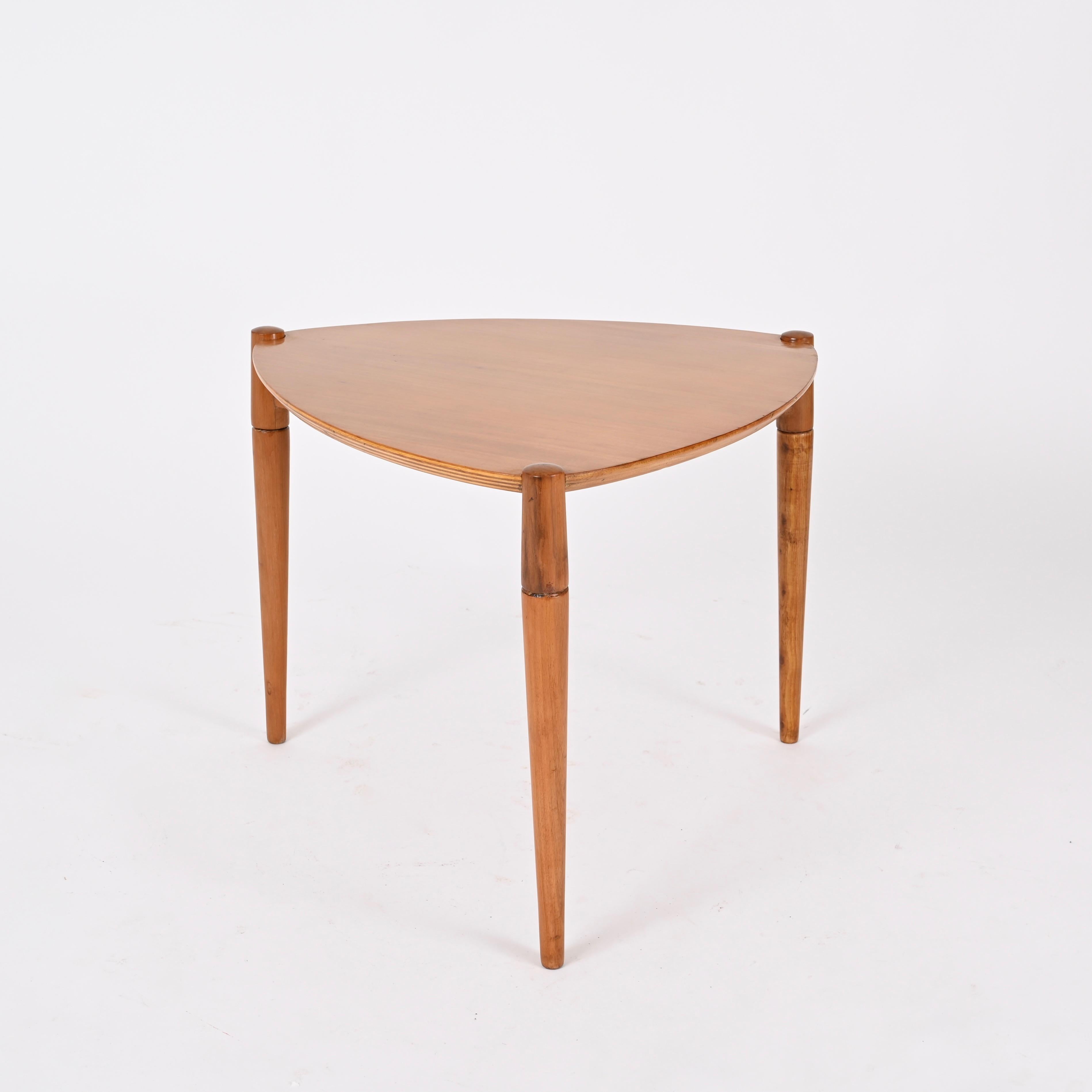 Mid-Century Triangular Italian Coffee Table, By Fratelli Reguitti, Italy 1960s For Sale 5