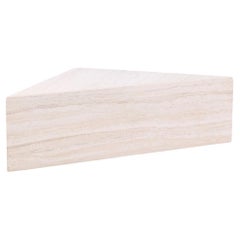Tavolino Triangolare in Marmo del Medioevo