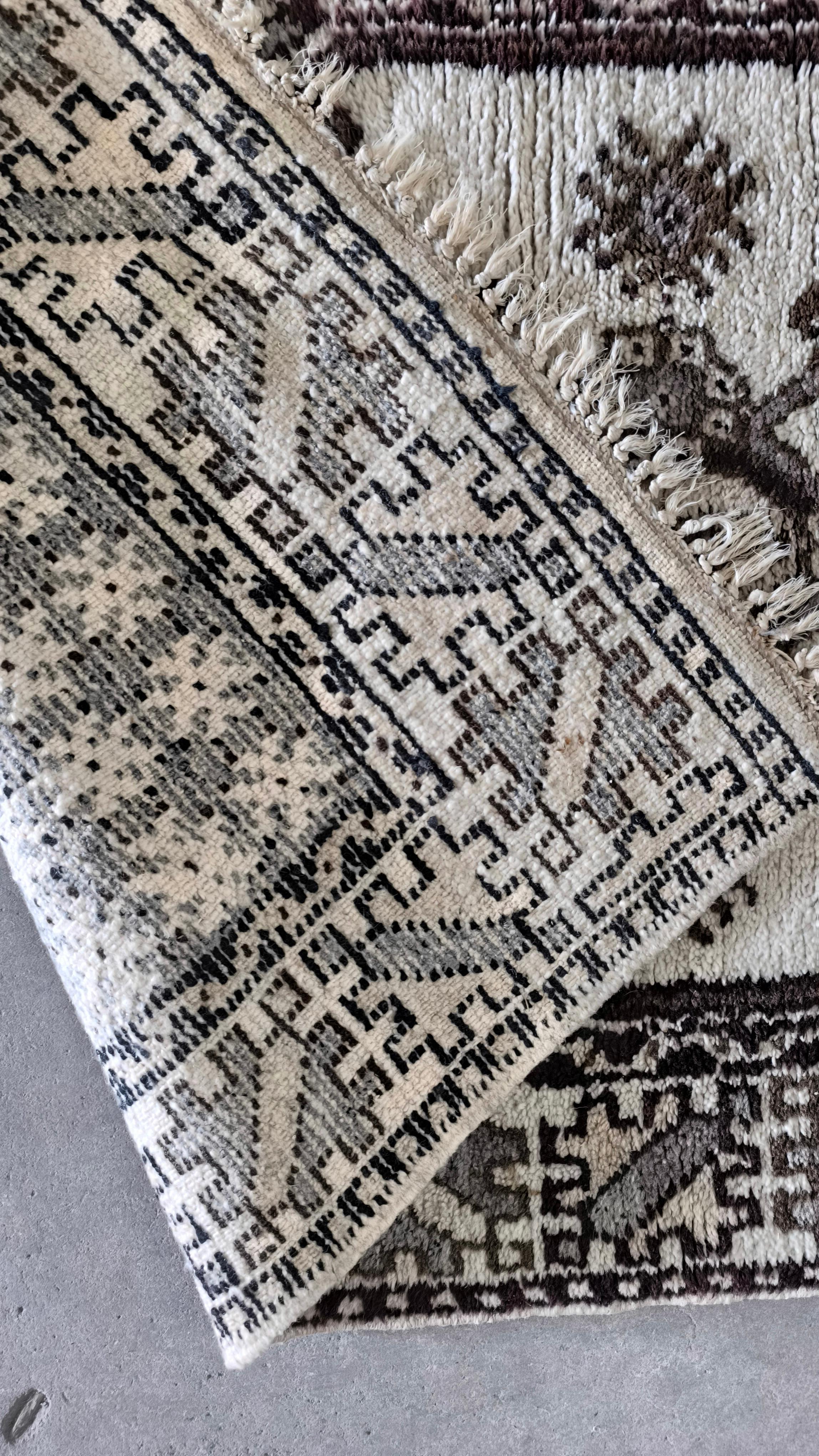 Alfombra tribal marroquí de mediados de siglo - Lana anudada a mano, diseño geométrico en venta 6