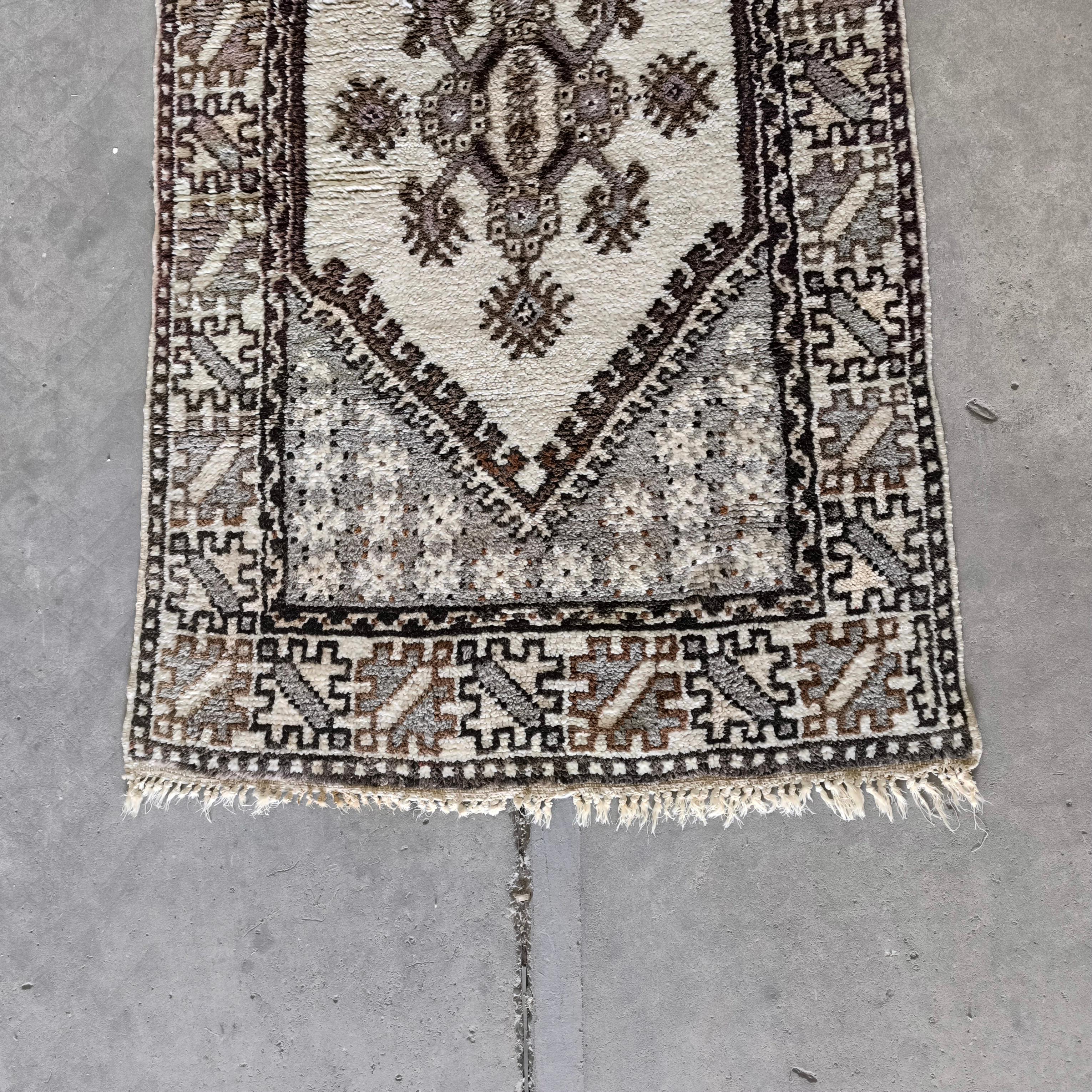 Alfombra tribal marroquí de mediados de siglo - Lana anudada a mano, diseño geométrico Marroquí en venta