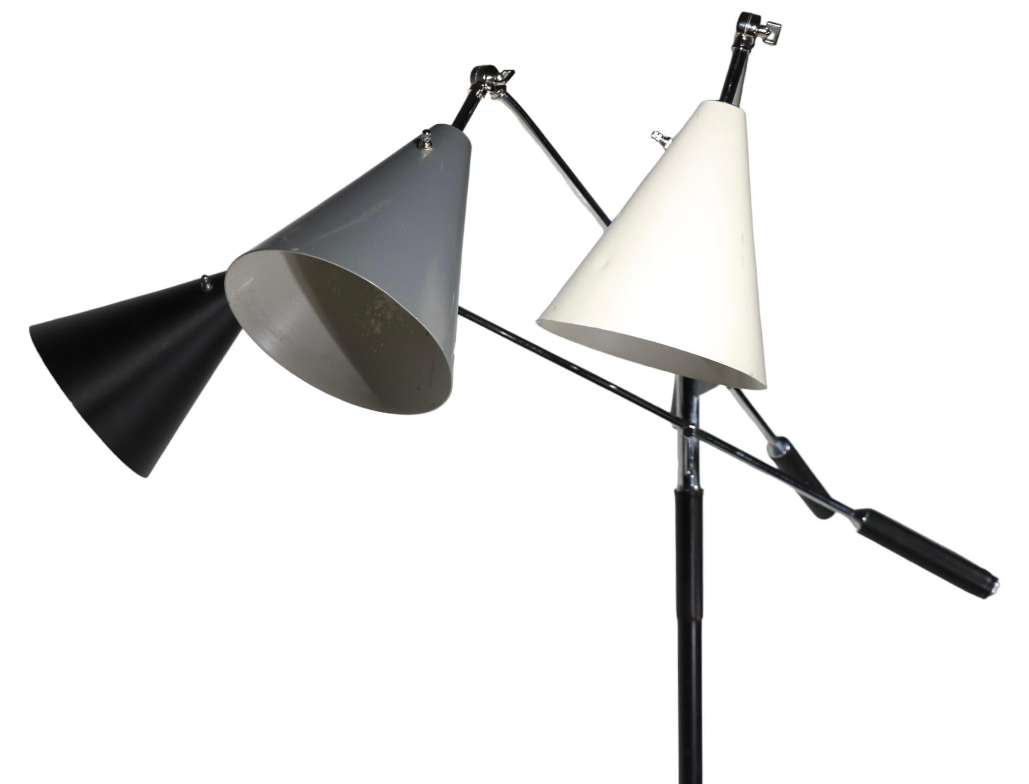 Mid Century Triennale Floor Lamp Made in Italy  att. Leila for Arredoluce 1950’s For Sale 10