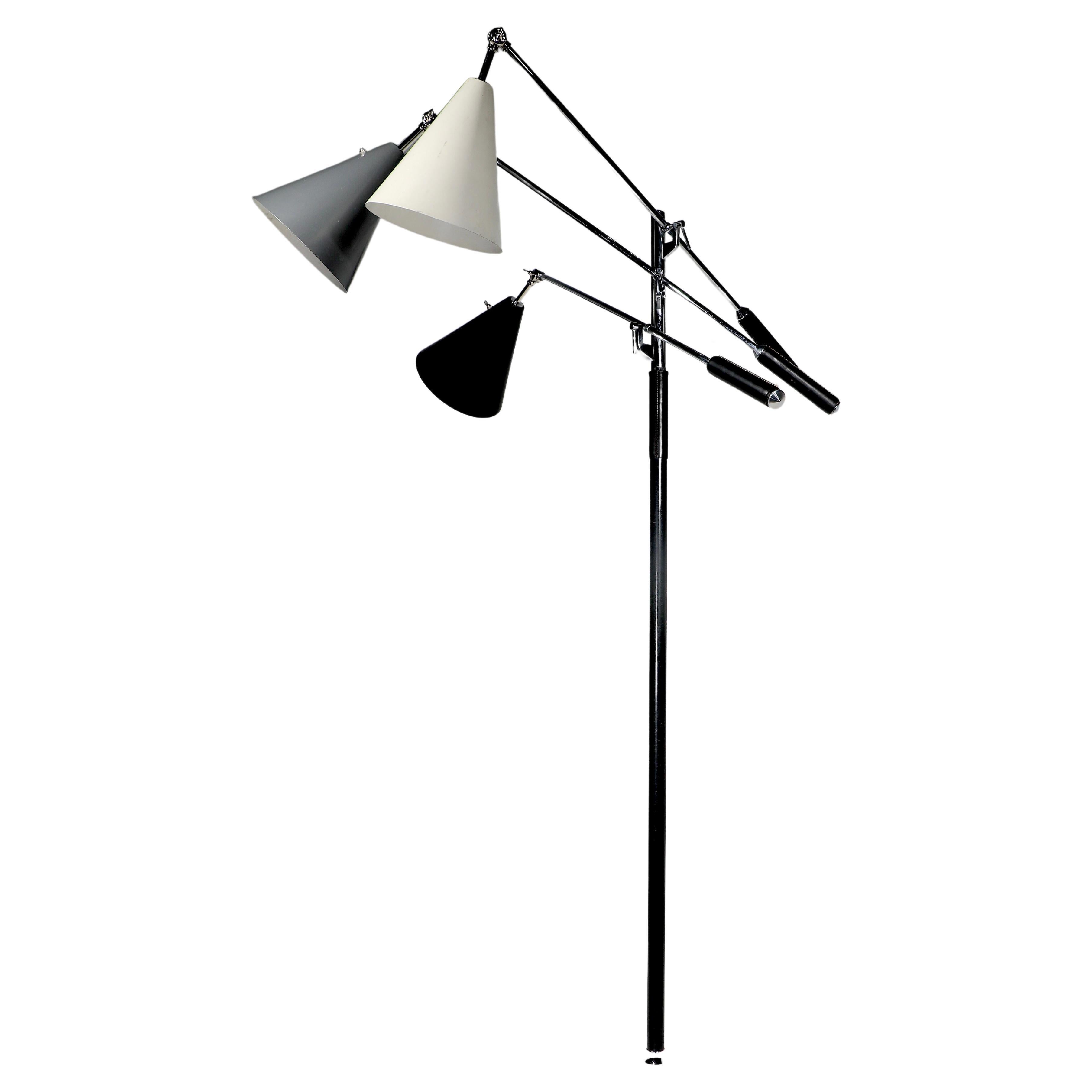 Mid Century Triennale Floor Lamp Made in Italy  att. Leila for Arredoluce 1950’s In Good Condition For Sale In New York, NY