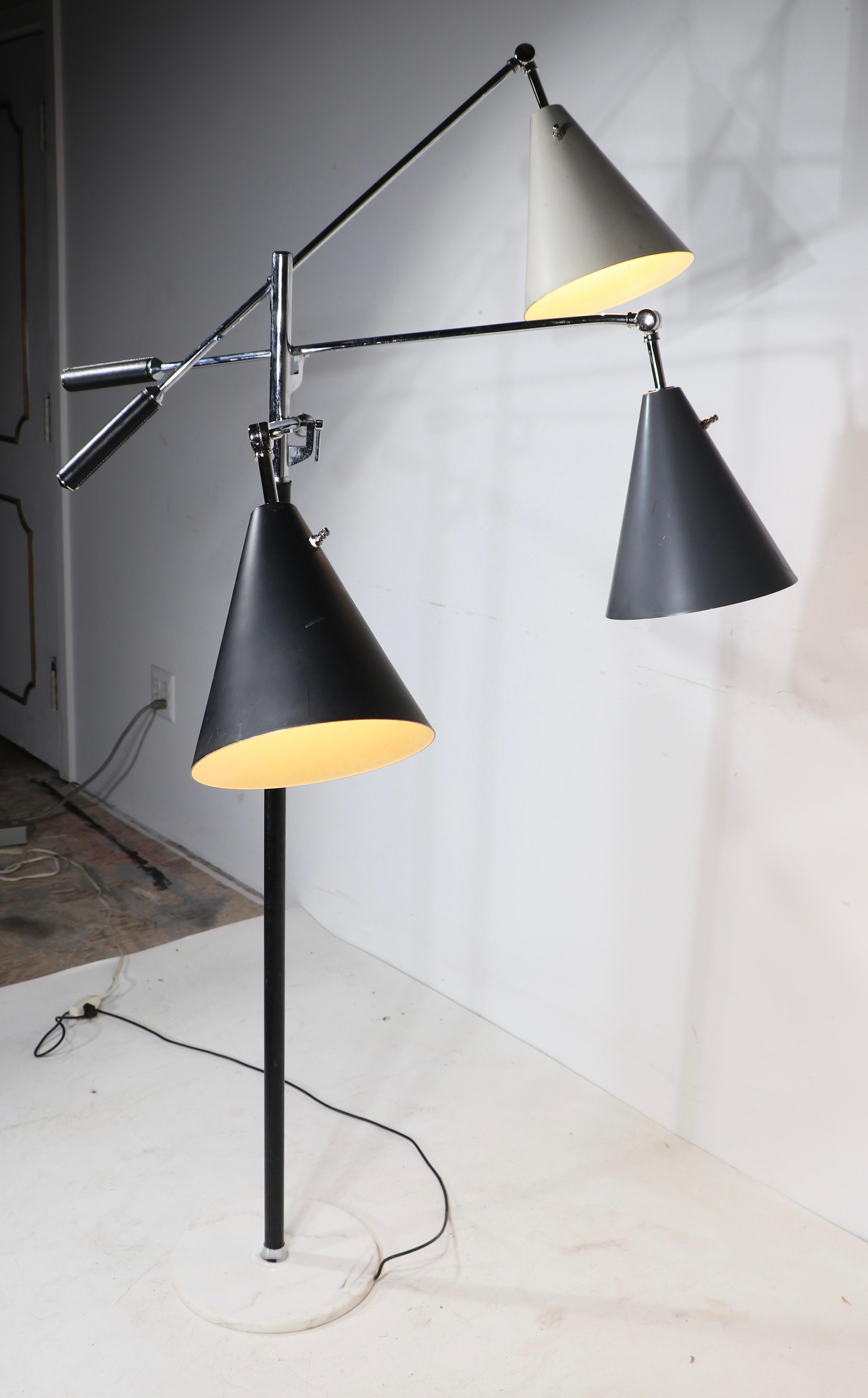 Mid Century Triennale Floor Lamp Made in Italy  att. Leila for Arredoluce 1950’s For Sale 1