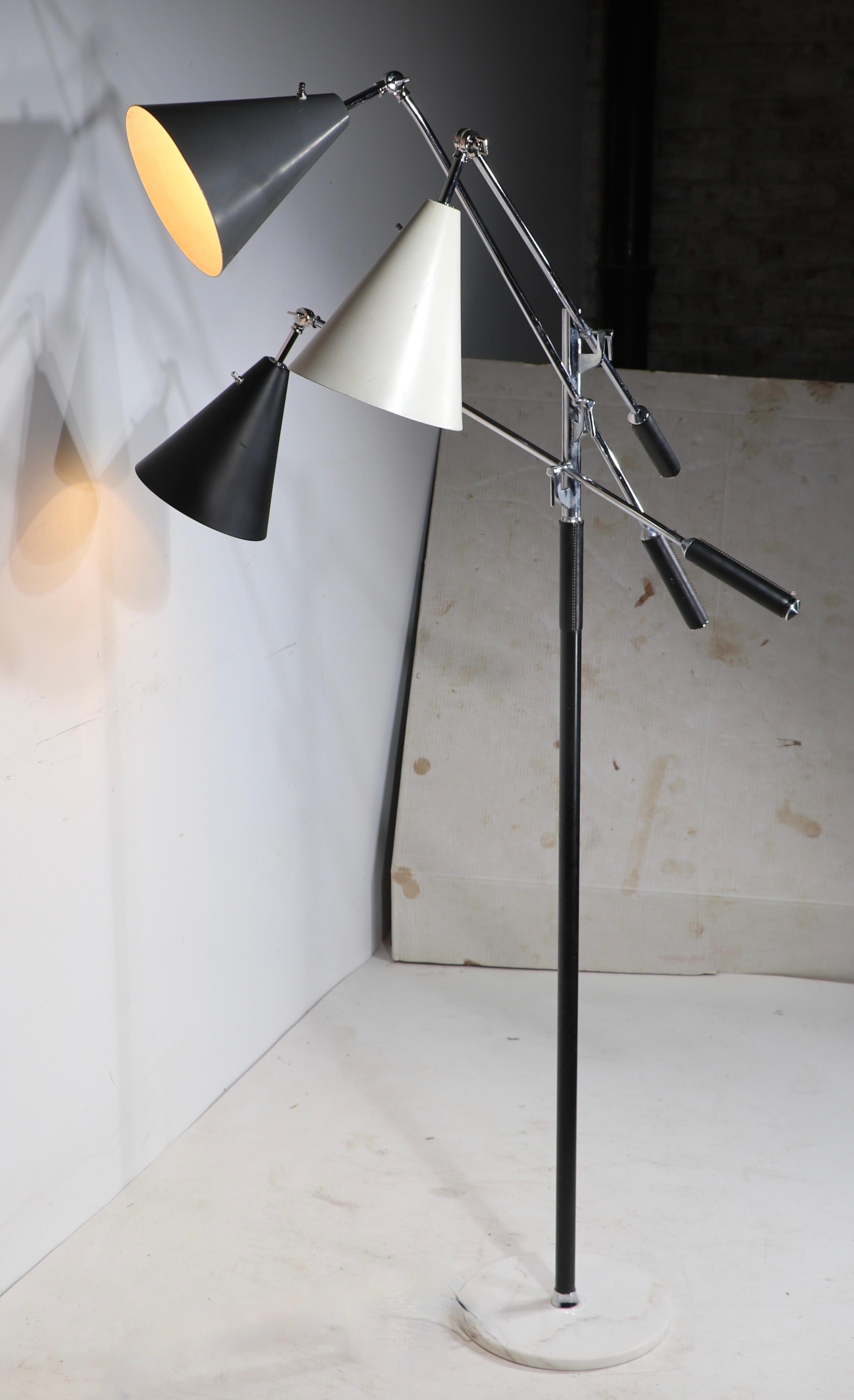 Mid Century Triennale Floor Lamp Made in Italy  att. Leila for Arredoluce 1950’s For Sale 2