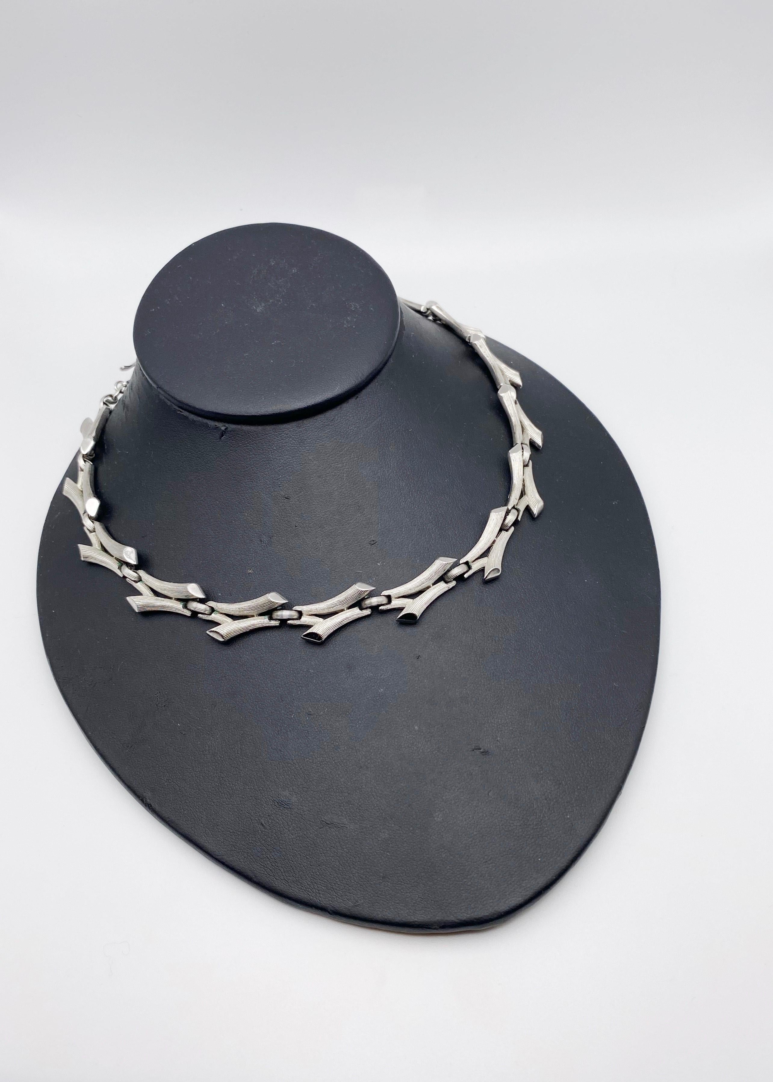 A stunning, brutalist style vintage necklace by Trifari.  As relevant today as it was yesterday. 

Circa, 1950s/60s
Signed: Trifari
Materials: Silvertone
Size: 41cm in length x 1cm wide.
Adjustable to a smaller length
Condition: Excellent