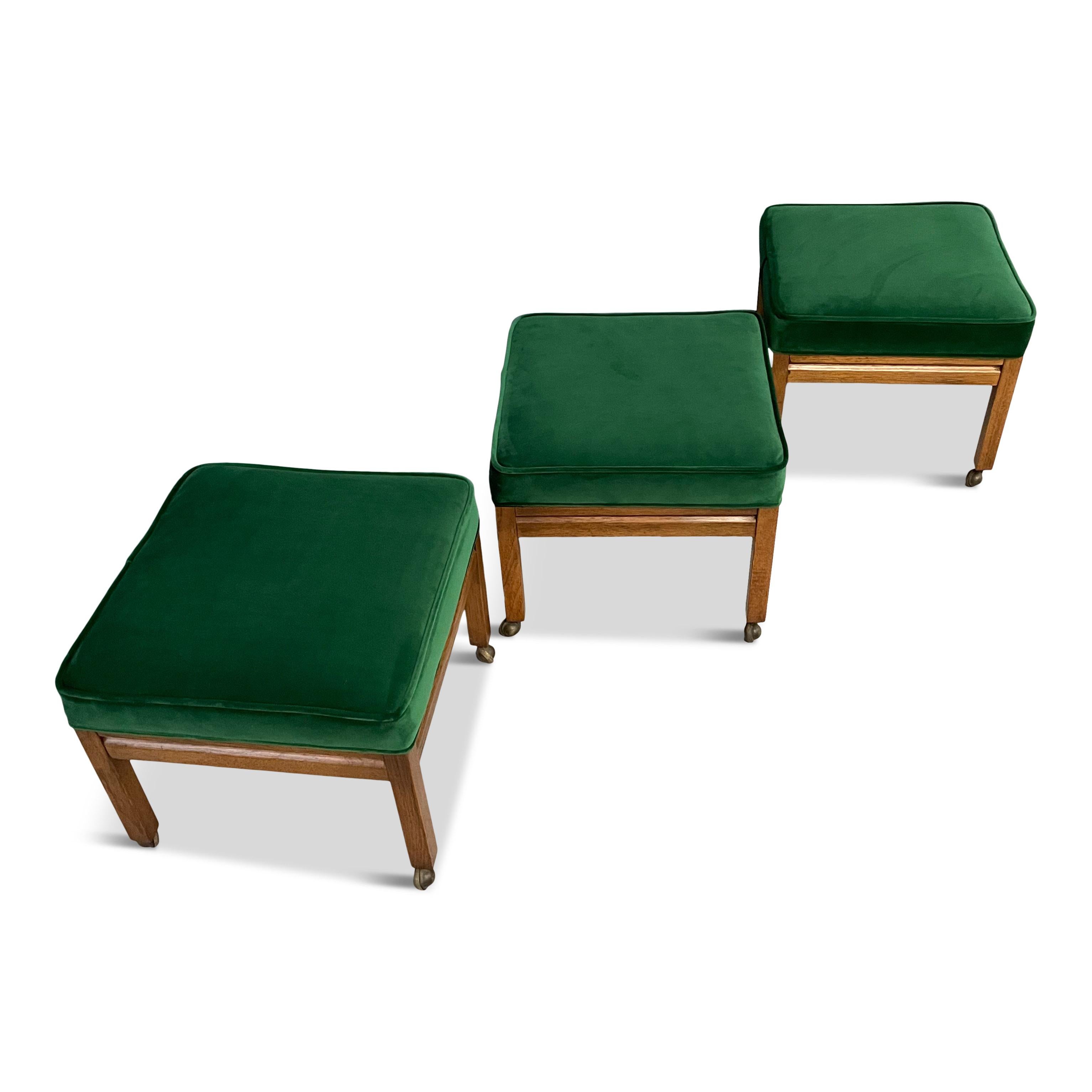 Mid-Century Modern Trio of Square Upholstered Stools in Emerald Velvet and Pecan Probber Style For Sale