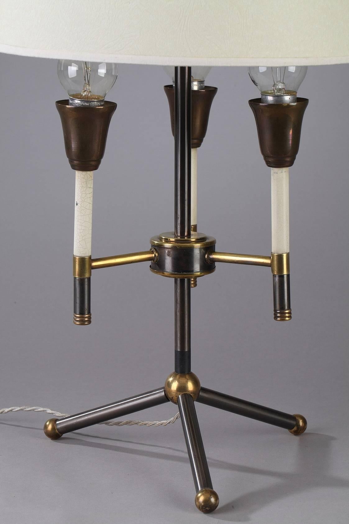 Mid-Century Tripod Black and Gilded Metal Table Lamp In Good Condition In Paris, FR