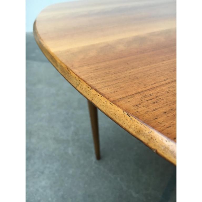 Bois Table basse tripode du milieu du siècle dernier, années 1960 en vente