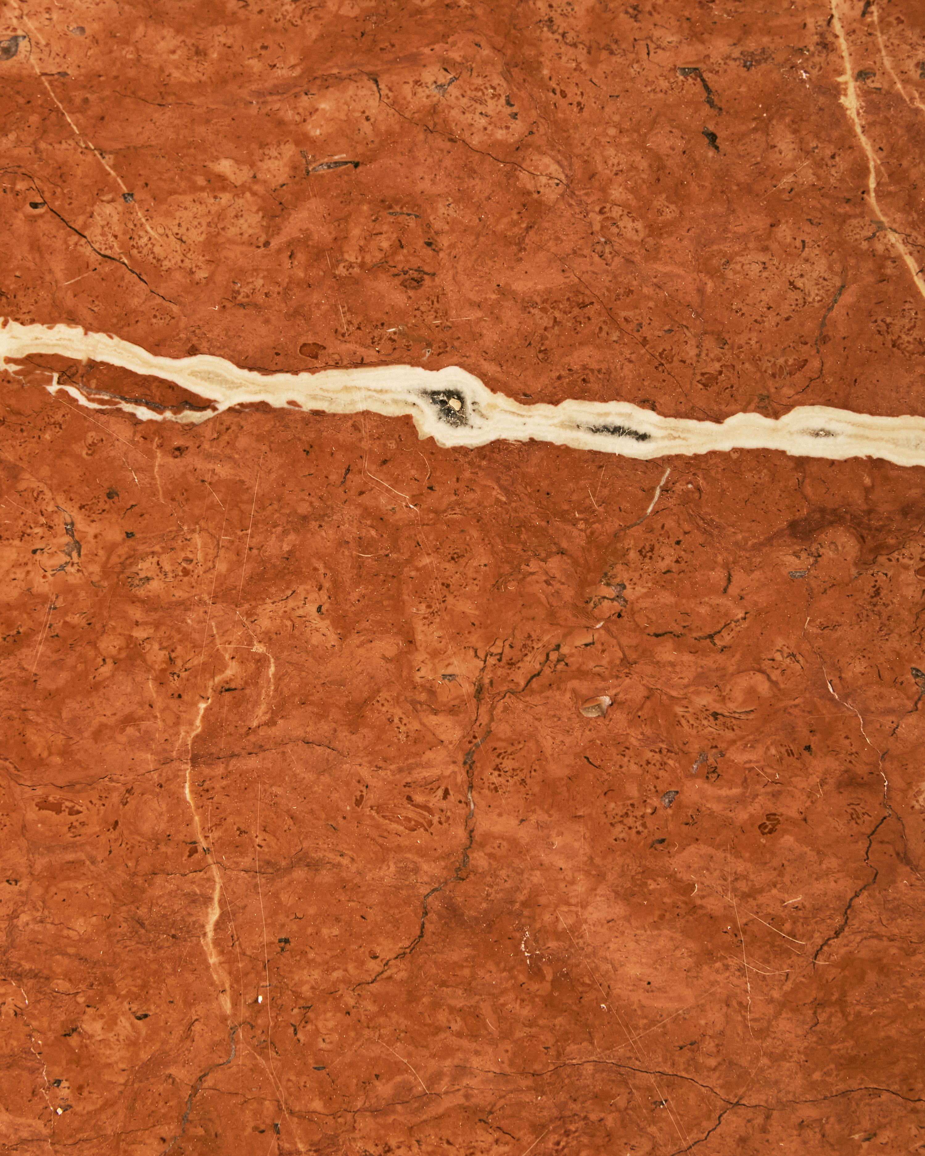 Mid Century Tripod End Table With Red Marble Inset im Angebot 1