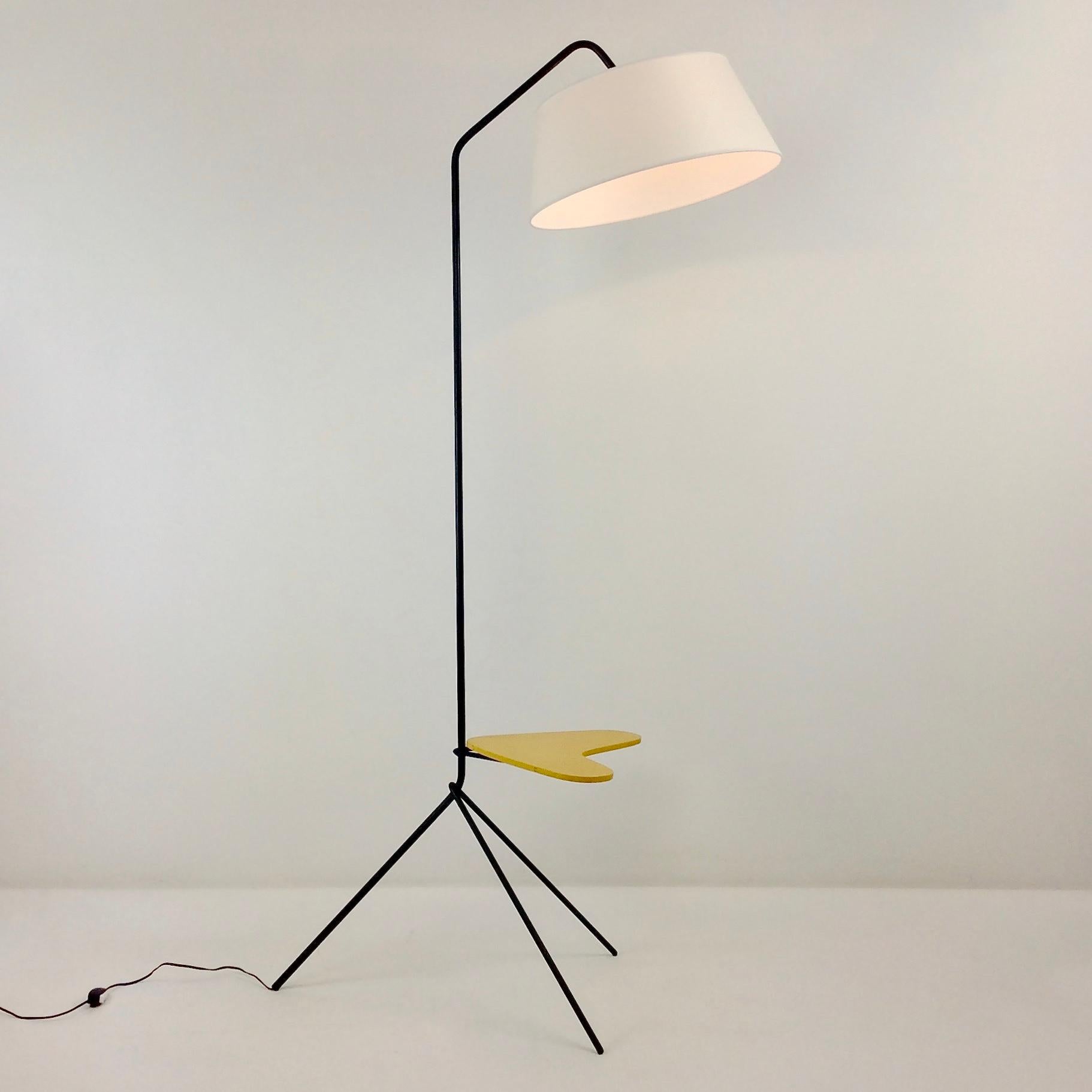 Nice mid-century tripod floor lamp, circa 1950, France.
Black tubular metal, yellow painted wooden shelf / table.
New white fabric shade, one B22 bulb.
Dimensions: maximum height 159 cm, 83 cm W, 45 cm D.
All purchases are covered by our Buyer